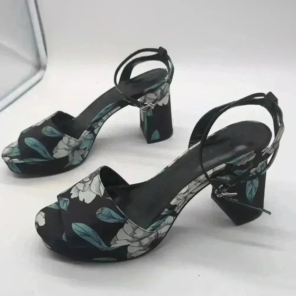 Designer Charles and Keith Floral Pattern Platform Sandals Blue Size US 8 / IT 38 - 4 Thumbnail