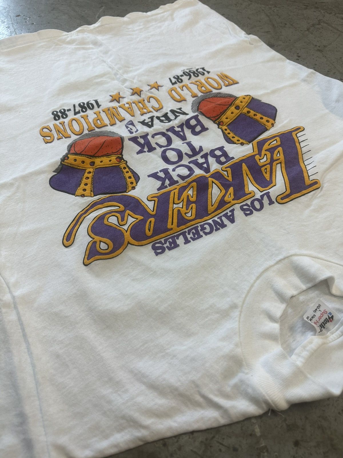 NBA × Vintage Vintage LA Lakers World Champion Trench MFG Tee Shirt Size US L / EU 52-54 / 3 - 2 Thumbnail