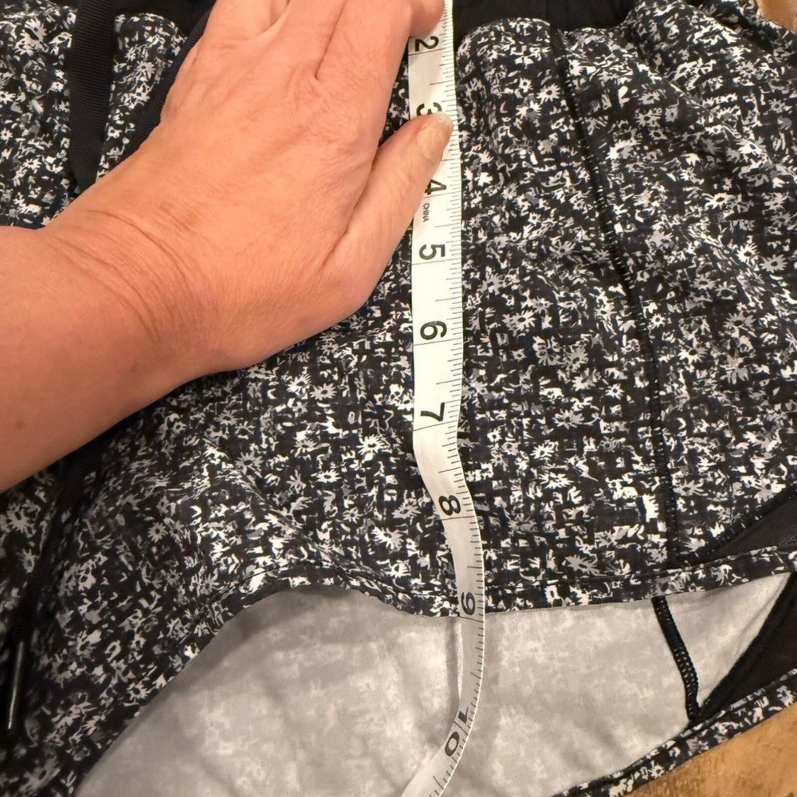 Lululemon Lululemon Hotty Hot Shorts 2.5" Daisy Dust Alpine 8 Size 30" / US 8 / IT 44 - 11 Thumbnail
