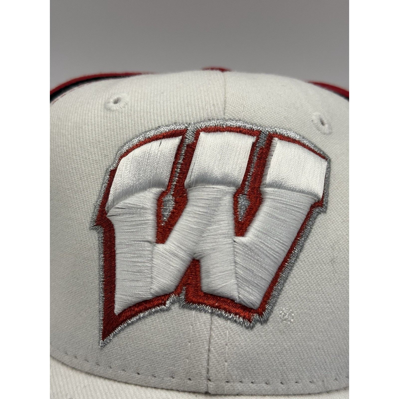 Top Of The World Wisconsin Badgers Brian Butch 32 Autographed Embroidered Hat Size ONE SIZE - 4 Thumbnail