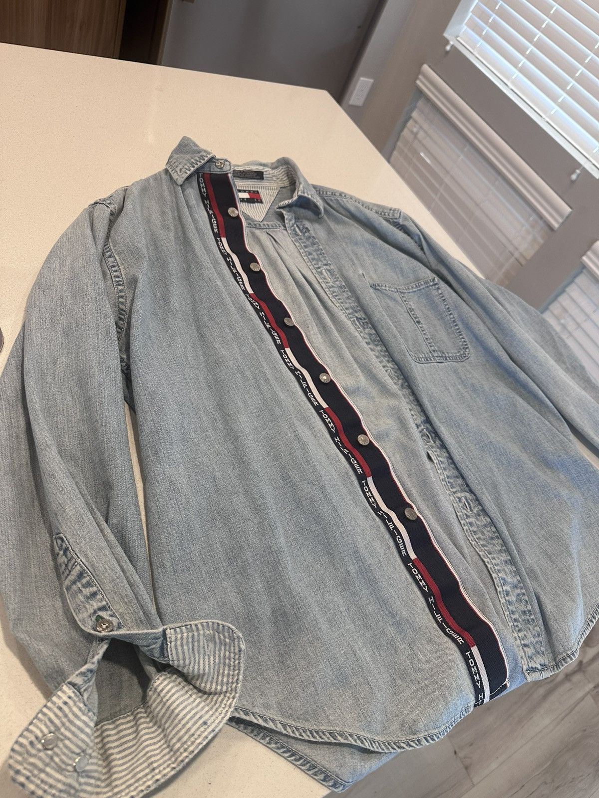 Tommy Hilfiger × Vintage Tommy Hilfiger Jean Jacket Size US M / EU 48-50 / 2 - 2 Thumbnail