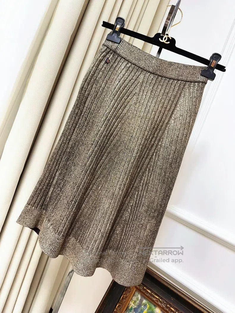Louis Vuitton Louis Vuitton size s Gold Coated Knit Skirt Size 25" / US 0 / IT 36 - 1 Thumbnail