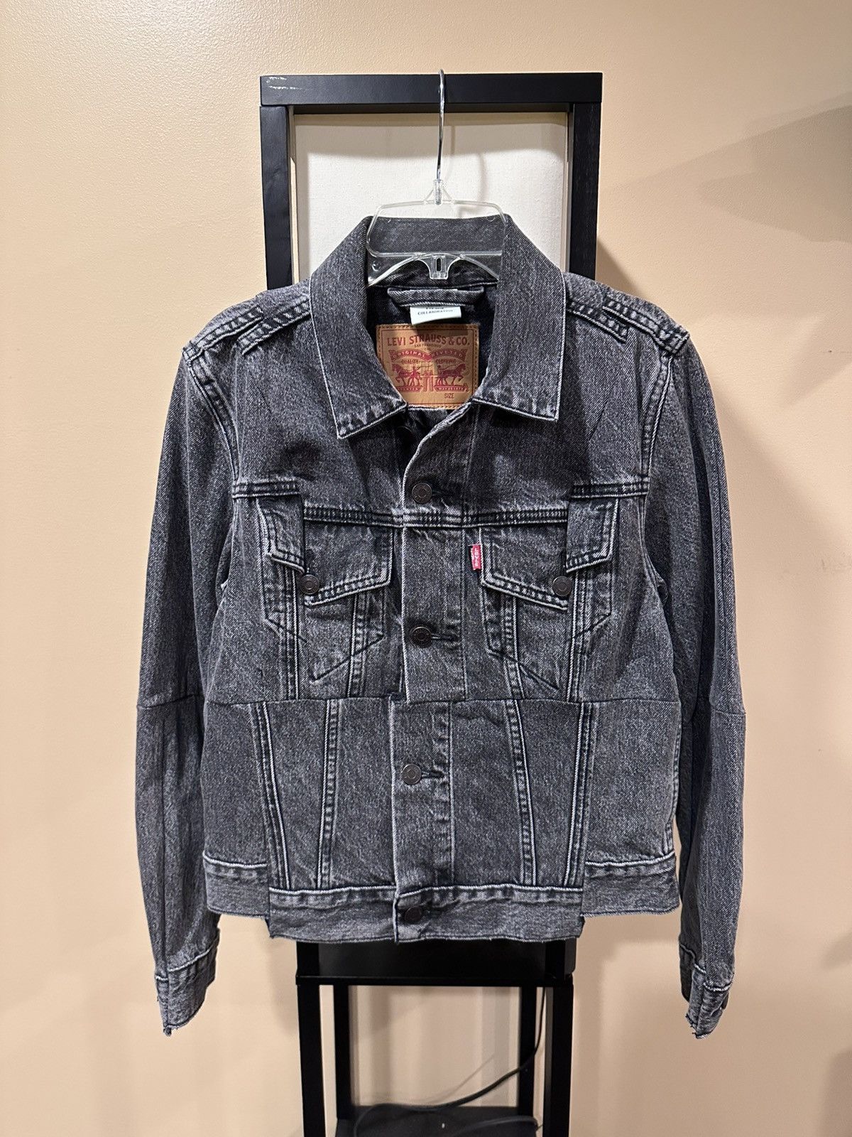 Levi's × Vetements Vetements x Levi’s SS18 Reconstructed Denim Black Jacket Size XS / US 0-2 / IT 36-38 - 9 Thumbnail