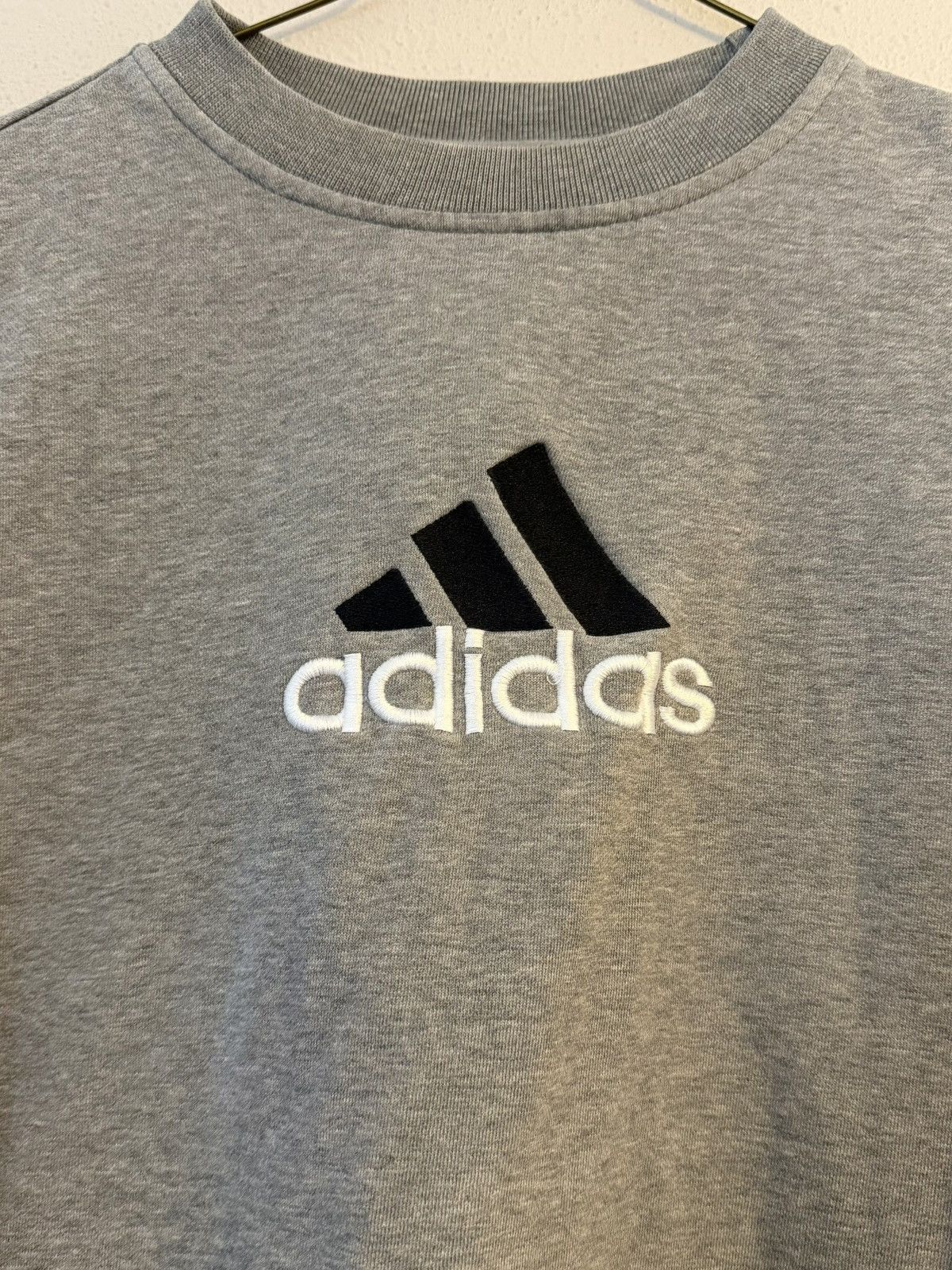 Adidas vtg 90s adidas heavyweight cropped crewneck medium Size US M / EU 48-50 / 2 - 3 Thumbnail