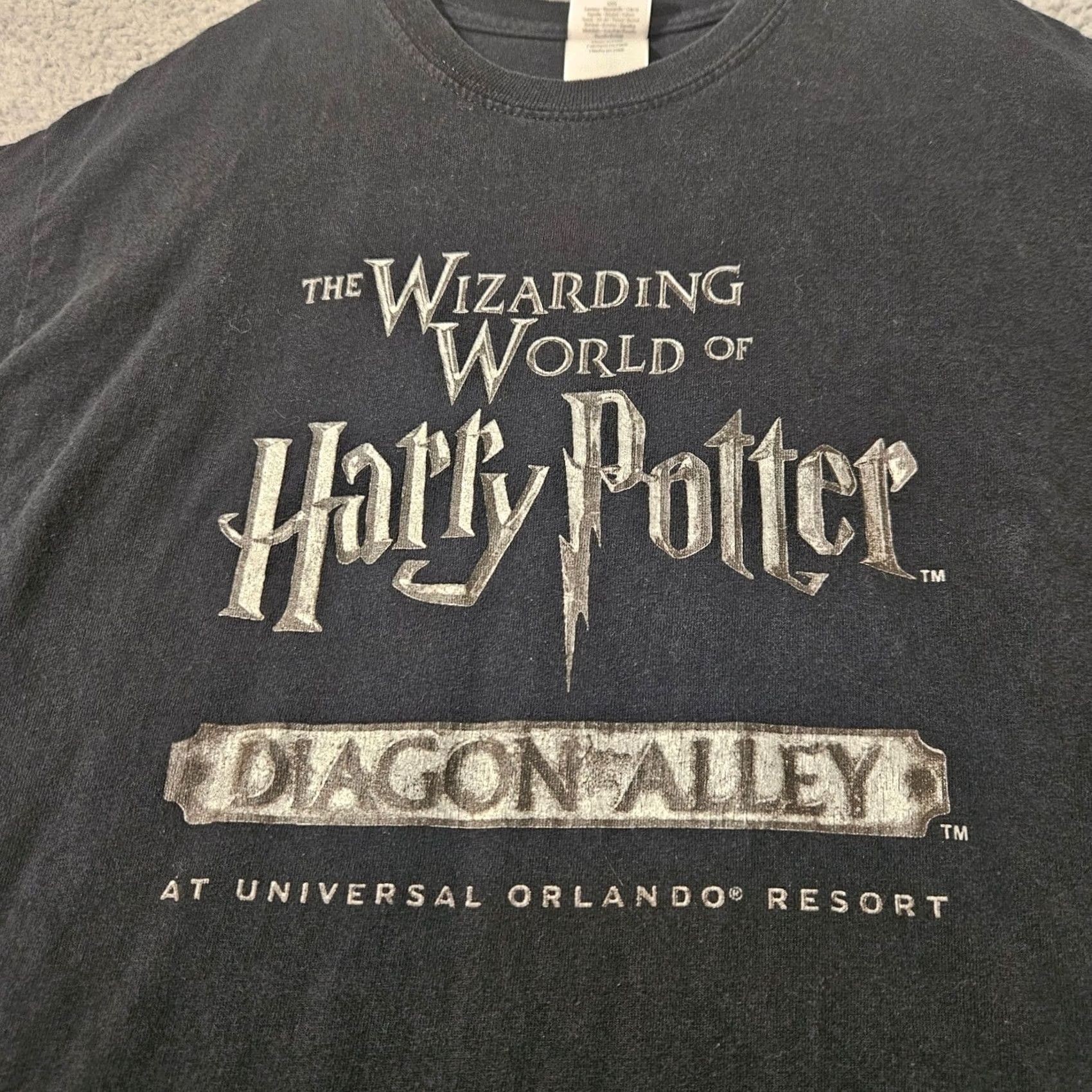Gildan Harry Potter Wizarding World Diagon Alley Opening Team Shirt Medium Universal Shirt Men Black 90s? Size US M / EU 48-50 / 2 - 3 Thumbnail
