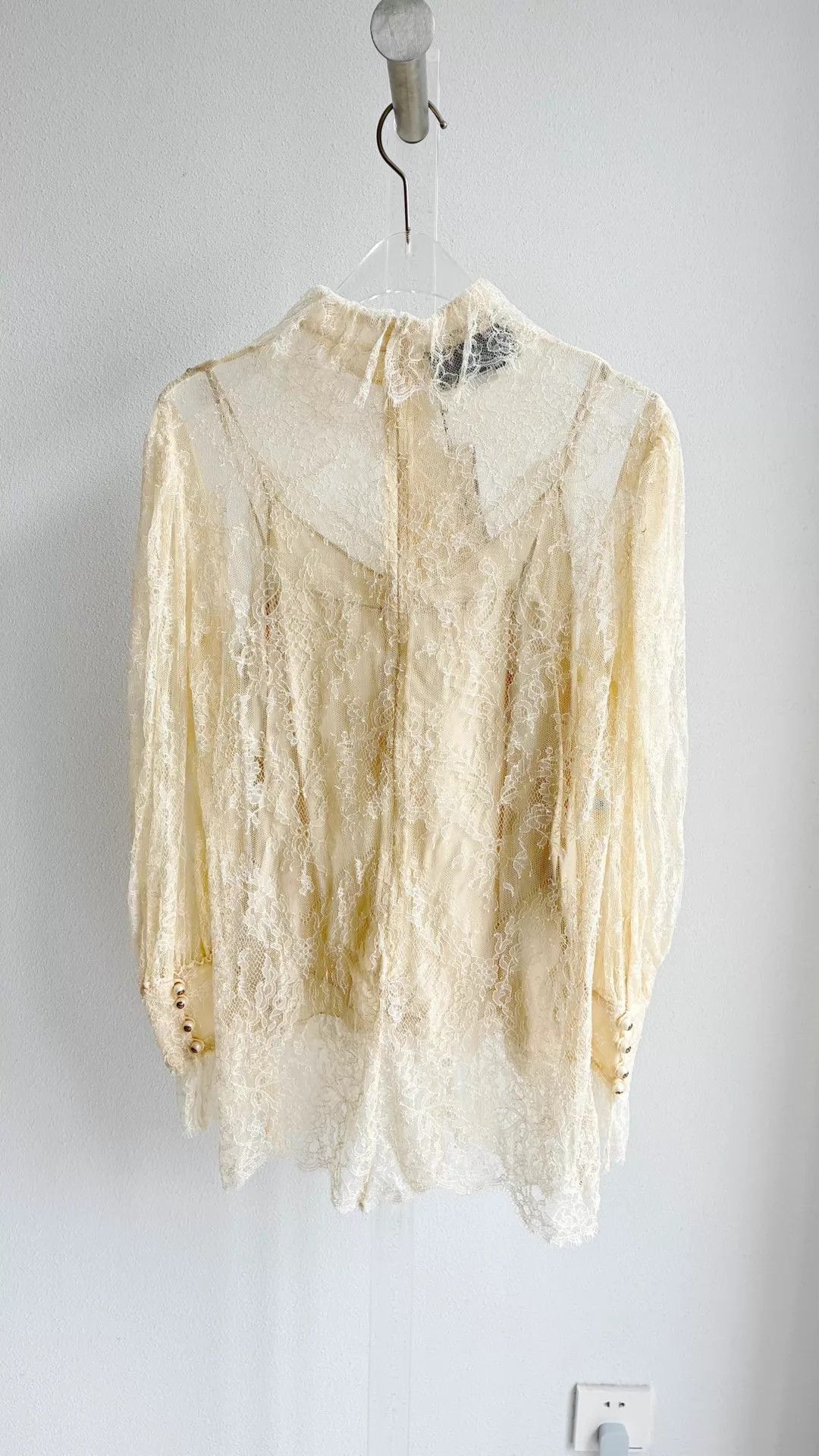Gucci GUCCI Ivory Lace Long Sleeve Shirt 40 NWT Size S / US 4 / IT 40 - 2 Thumbnail