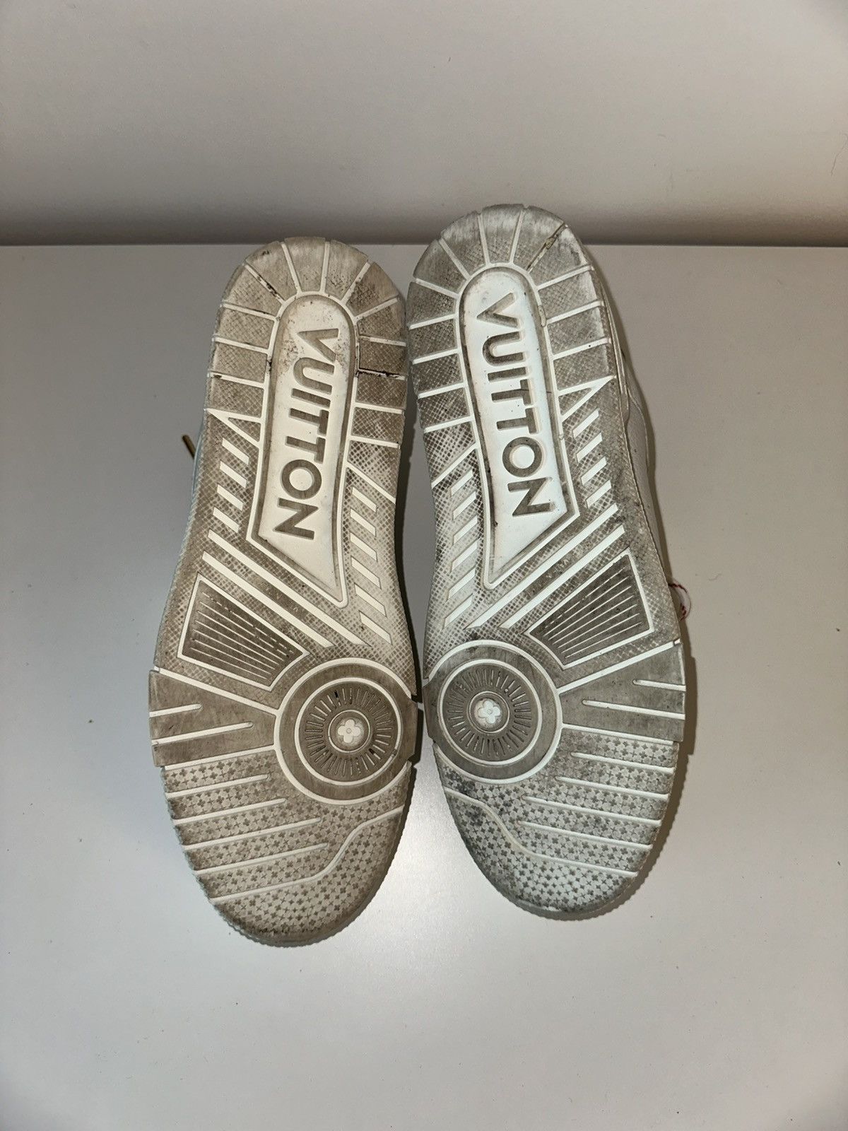 Louis Vuitton Louis Vuitton White Calfskin Leather Sneaker Size US 9 / EU 42 - 8 Thumbnail