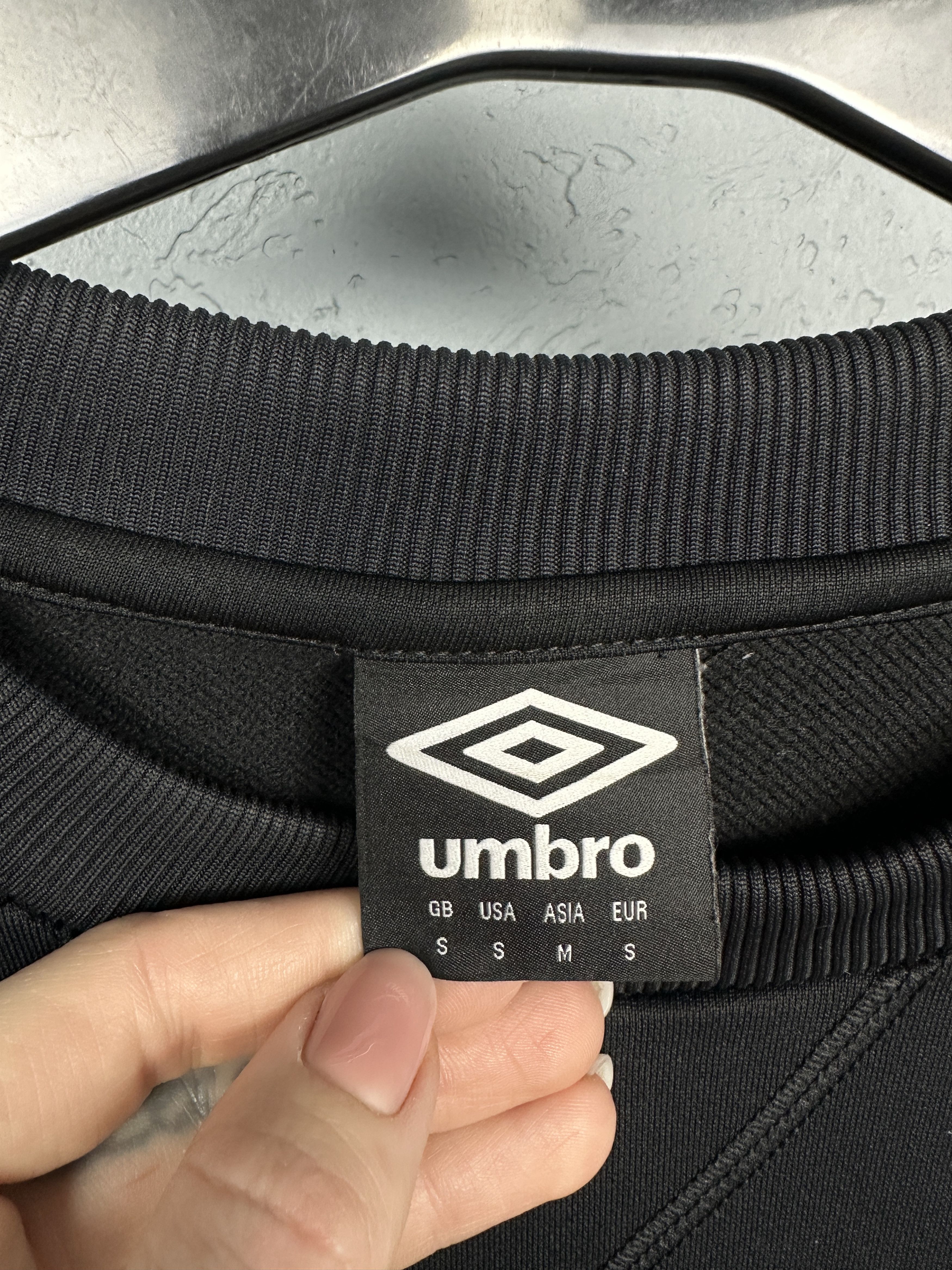 Umbro Umbro Hull City Mens Soccer Football Sweatshirt Jersey Size US M / EU 48-50 / 2 - 3 Thumbnail