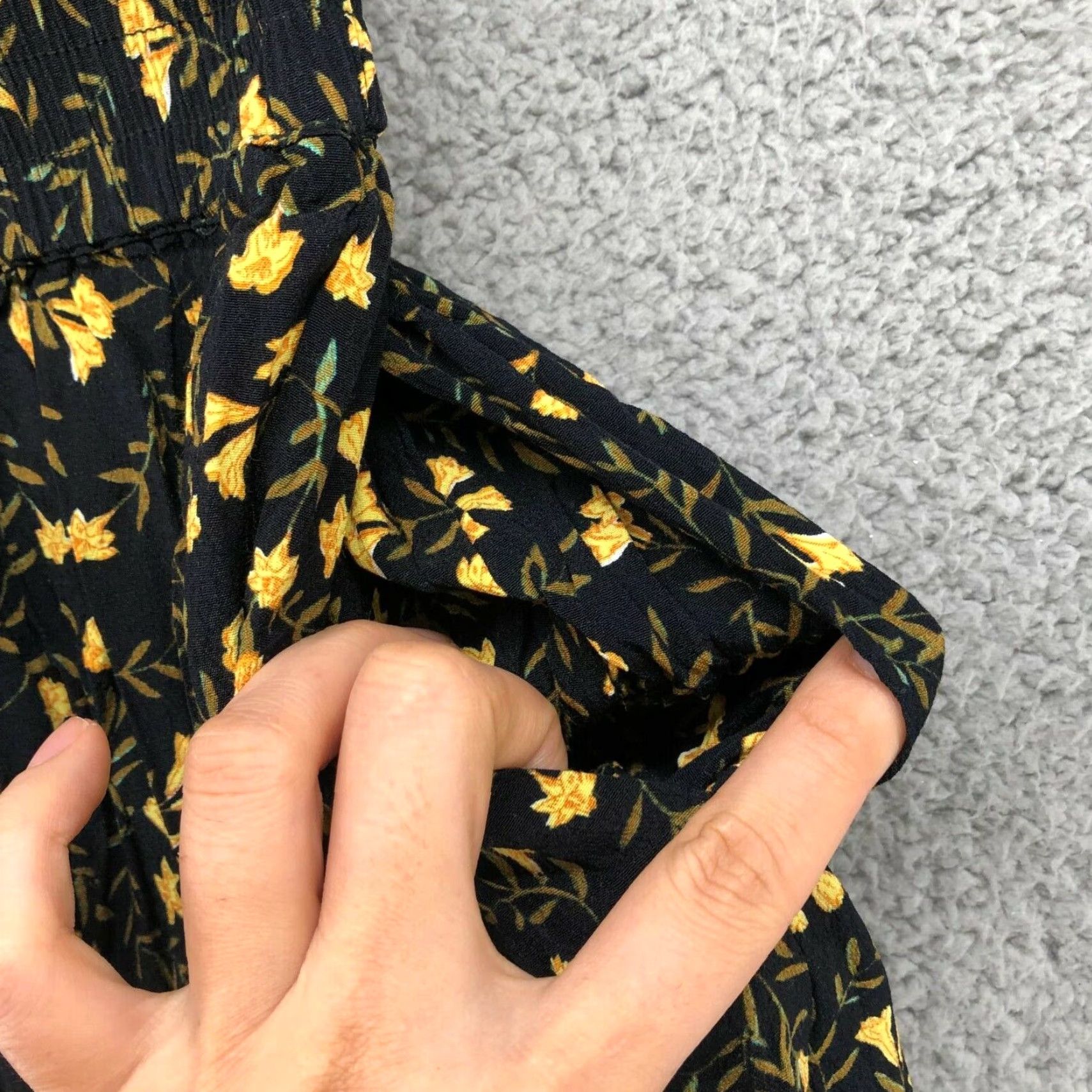 Zara Zara High Waist Floral Shorts Womens Small S Black Yellow Lightweight Boho Size 28" / US 6 / IT 42 - 4 Thumbnail
