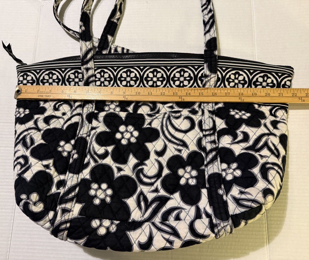 Vera Bradley Vera Bradley Retired Night/Day Black/White Zippered Tote Bag Size ONE SIZE - 11 Thumbnail