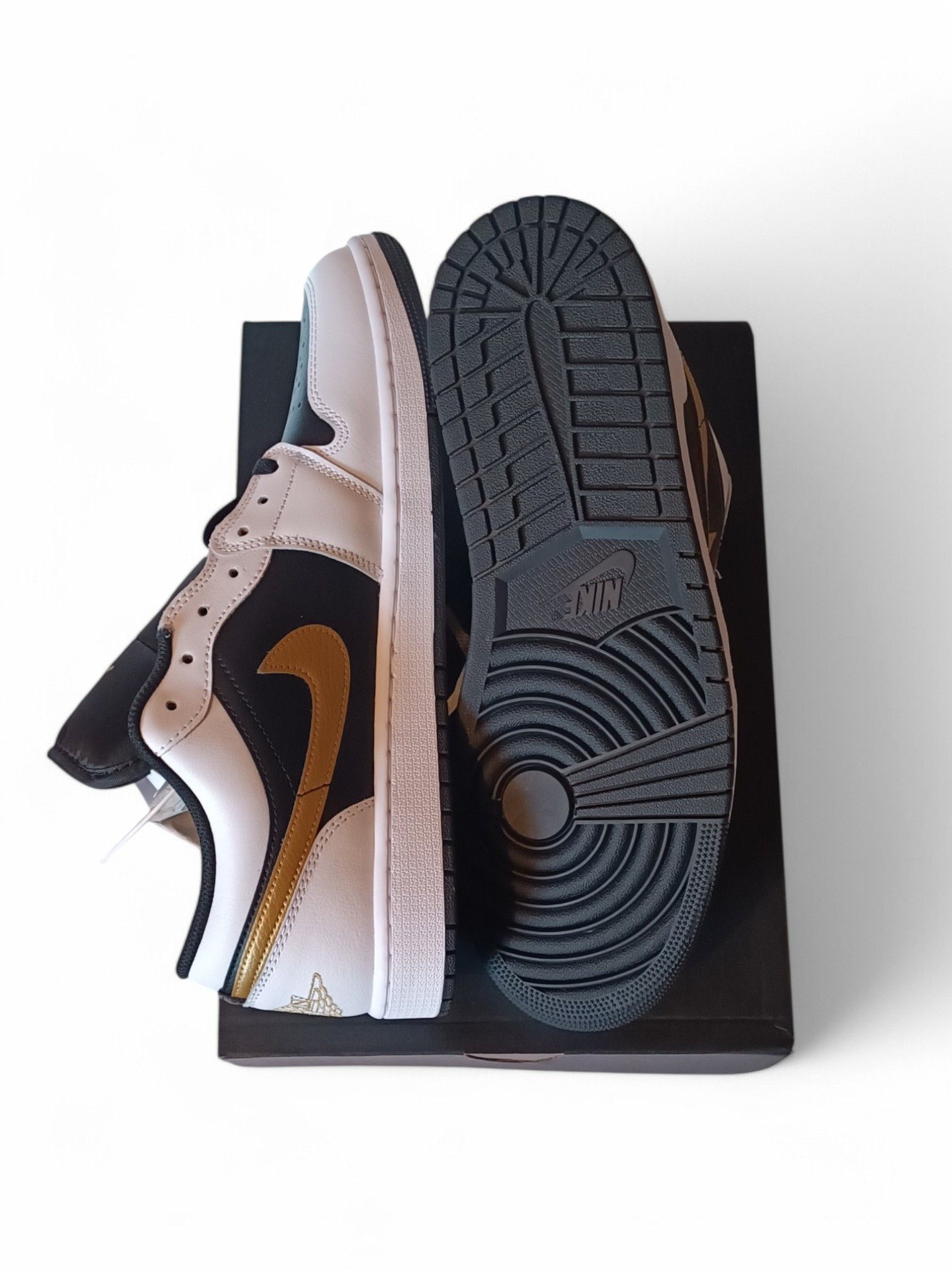 Jordan Brand × Nike Nike Air Jordan 1 Low 'Metallic Gold' 553558-172 Size US 12.5 / EU 45-46 - 24 Thumbnail