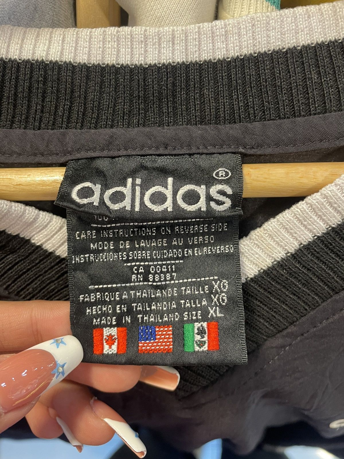 Adidas Vintage Adidas V Neck Windbreaker Size US XL / EU 56 / 4 - 4 Thumbnail