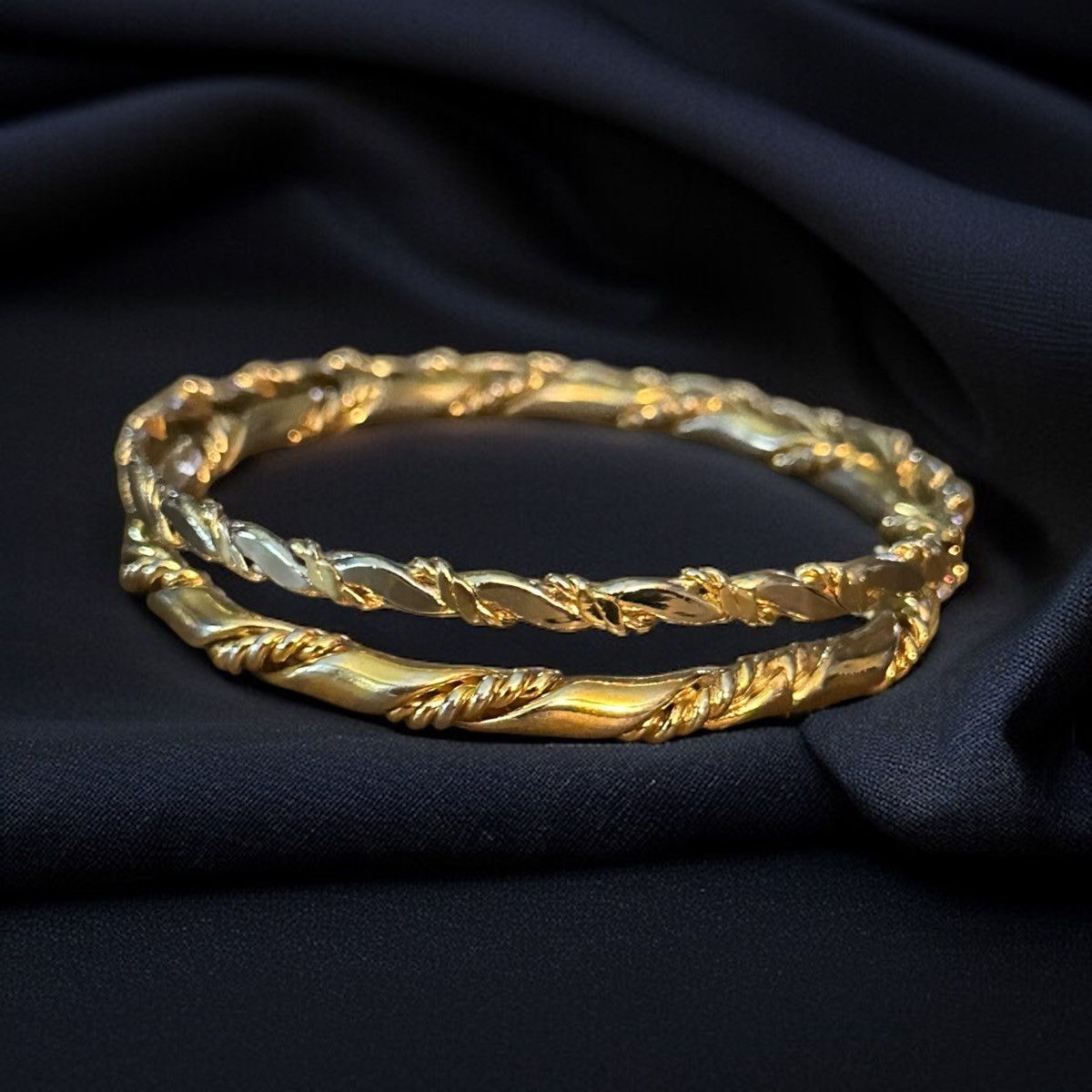 Vintage Vintage gold tone bangle bracelets Size ONE SIZE - 1 Thumbnail