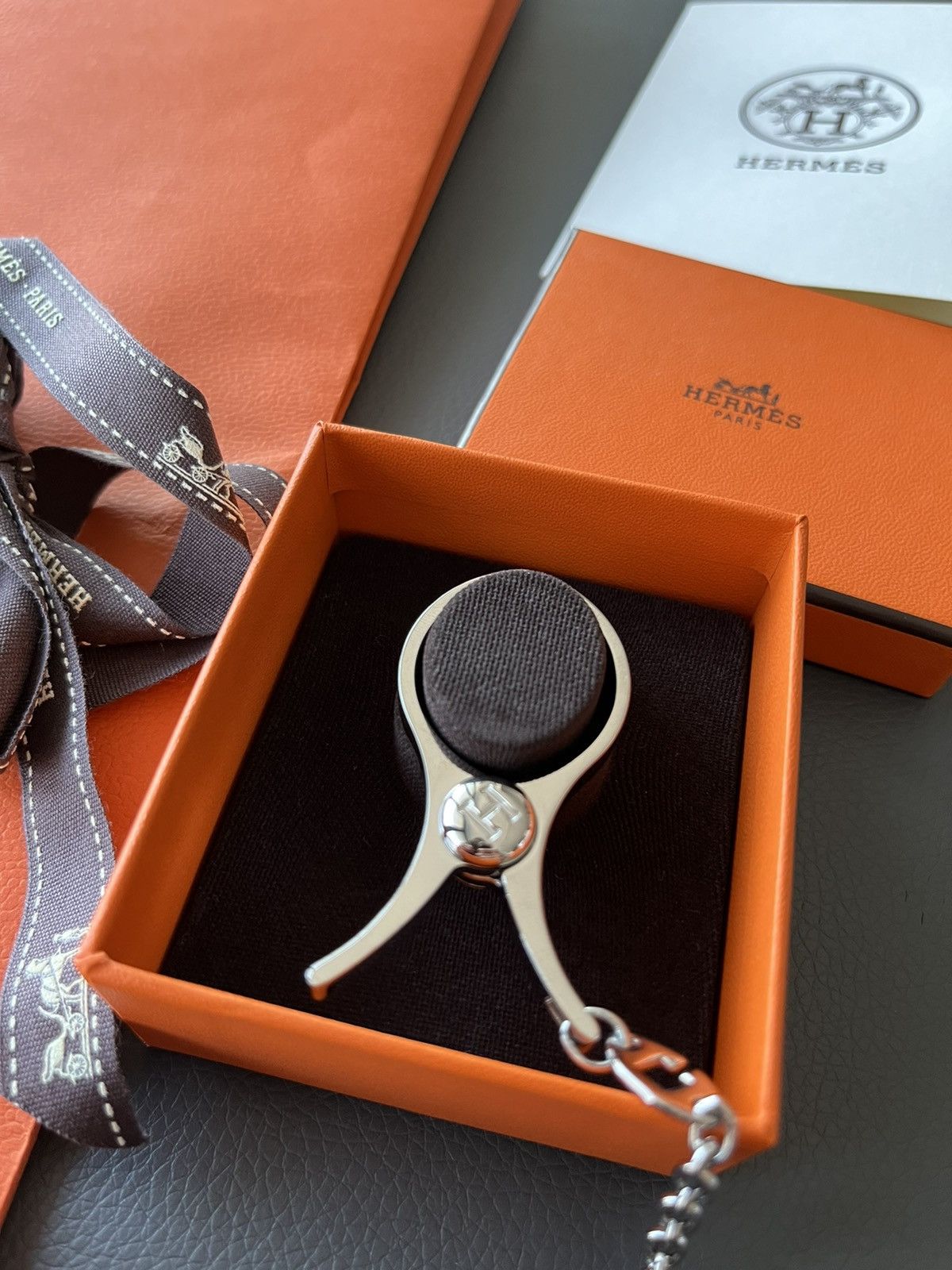 Hermes Brand New Hermes Scarf or Glove Clip Size ONE SIZE - 9 Thumbnail
