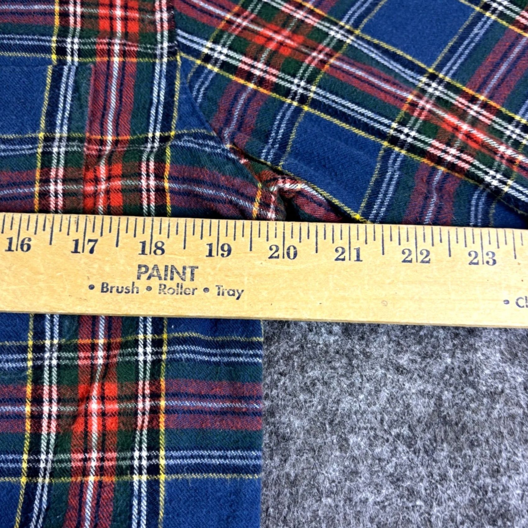 Vintage LL Bean Flannel Shirt Long Sleeve Plaid Blue Red Green Cotton Slightly Fitted Casual Workwear Mens Small Button-Up Size US S / EU 44-46 / 1 - 3 Thumbnail