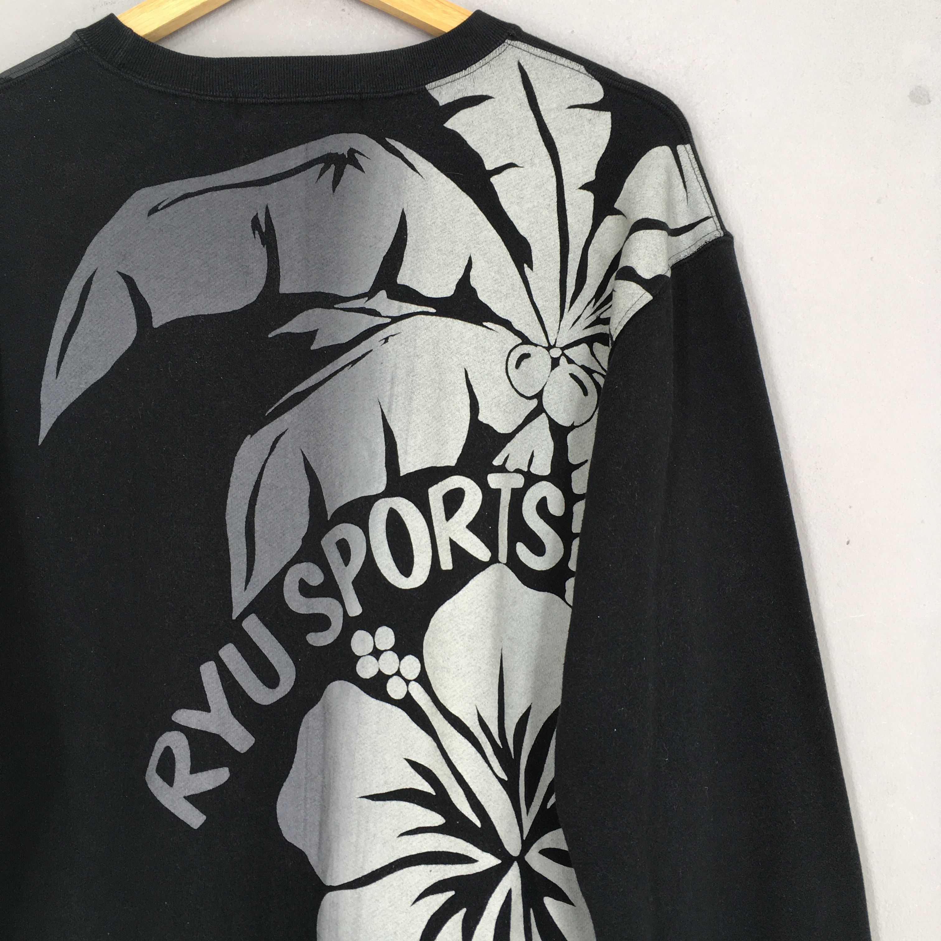 Japanese Brand Vintage Ryu Sports Hibiscus Flower Sweatshirt Medium Size US M / EU 48-50 / 2 - 7 Thumbnail