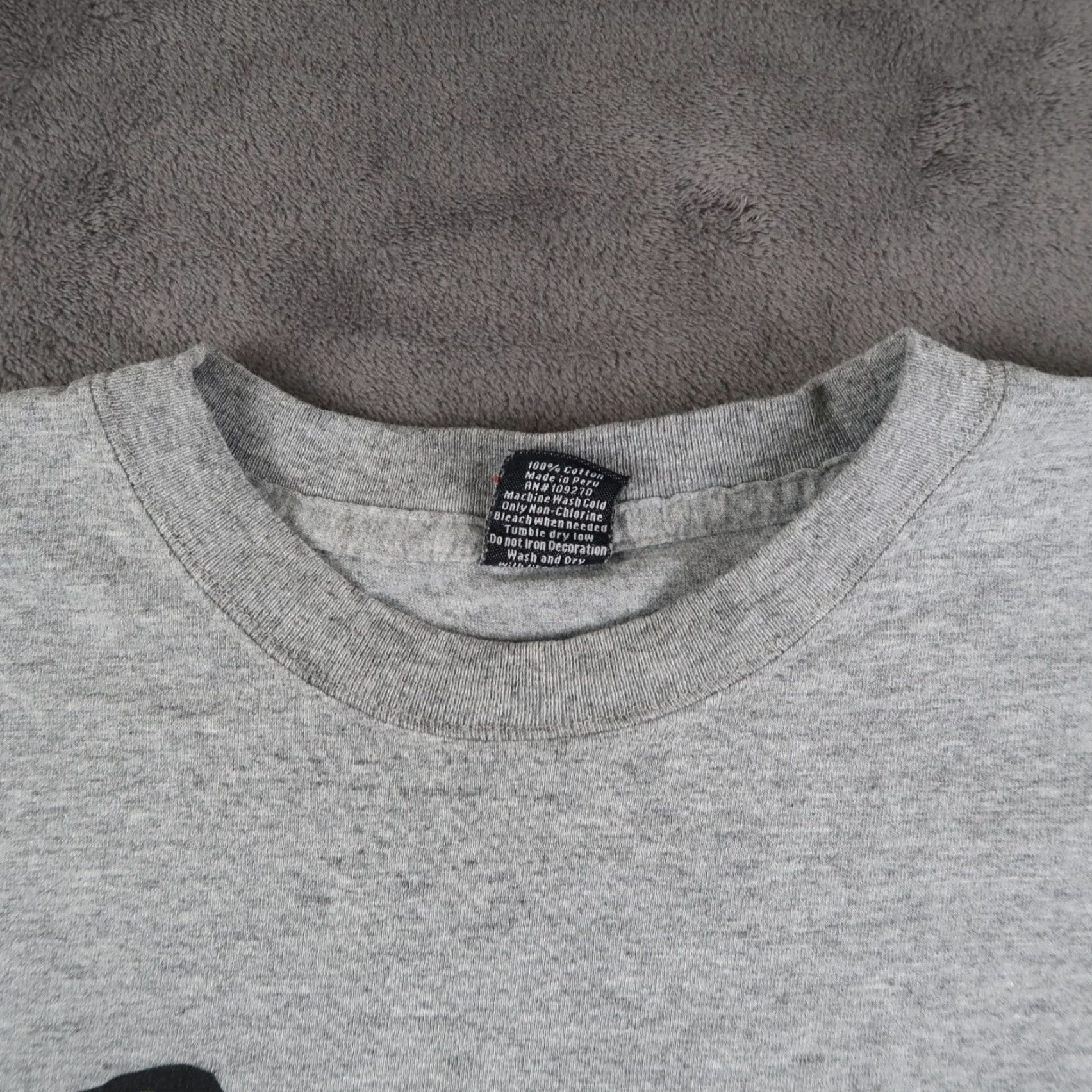 Vintage VINTAGE The Black Dog Mens L T Shirt Gray Martha's Vineyard Short Sleeve 2004 Crew Neck Dog Logo Graphic Print Cotton Knit Size US L / EU 52-54 / 3 - 4 Thumbnail