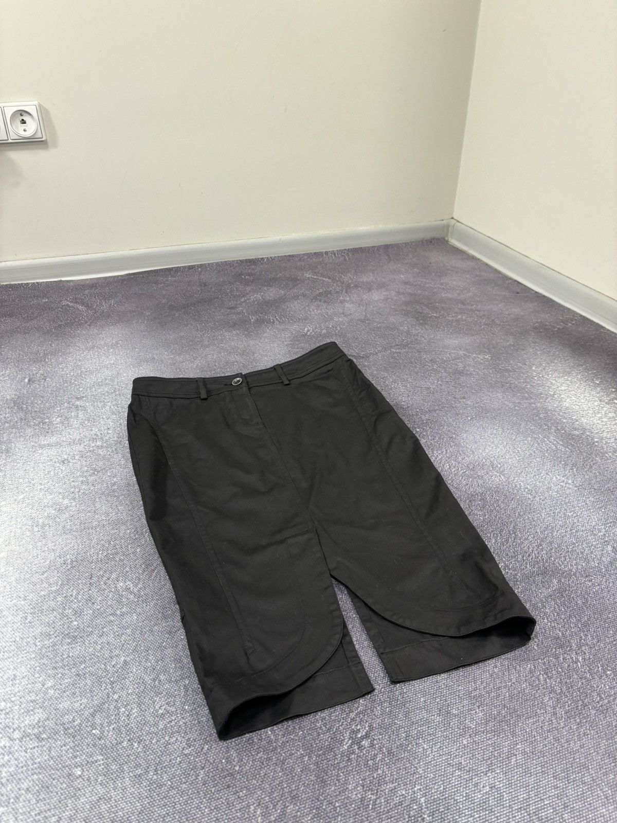Armani Vintage Armani Jeans Women’s Black Shorts Cropped Pants Size 28" / US 6 / IT 42 - 4 Thumbnail