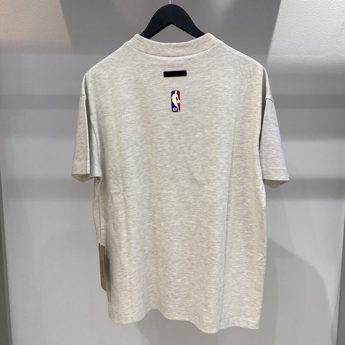 Essentials × NBA Fear of God Essentials x NBA Hawks Tee Light Heather Grey Size US XS / EU 42 / 0 - 3 Thumbnail