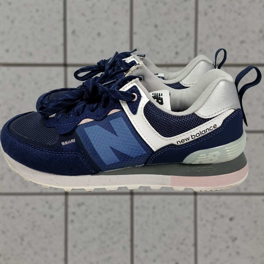 New Balance New Balance 574 WL574IL2 Women’s Size 7 Navy Pink Retro Running Sneakers Size US 7 / IT 37 - 1 Thumbnail