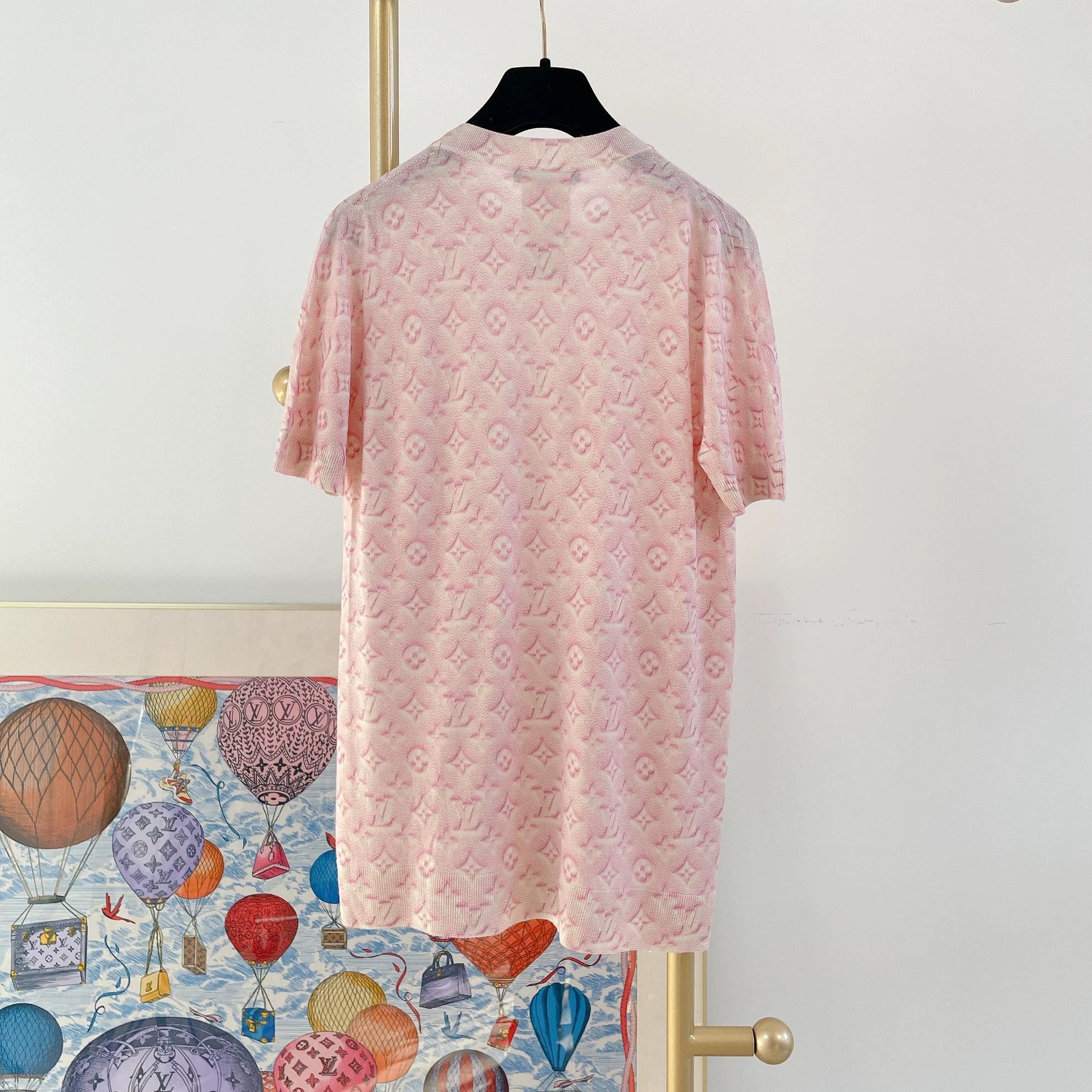 Louis Vuitton Louis Vuitton Pink Allover Logo Short Sleeve Tee L 4345 Size US L / EU 52-54 / 3 - 2 Thumbnail