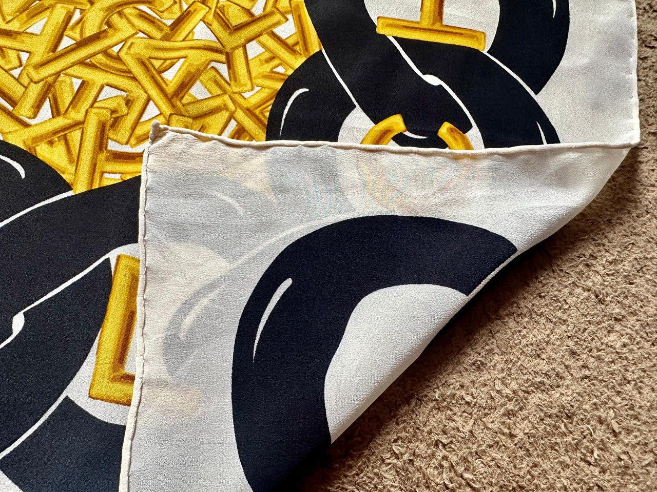 Chanel Authentic Chanel Chain Print Silk Twill Square Scarf Size ONE SIZE - 3 Thumbnail