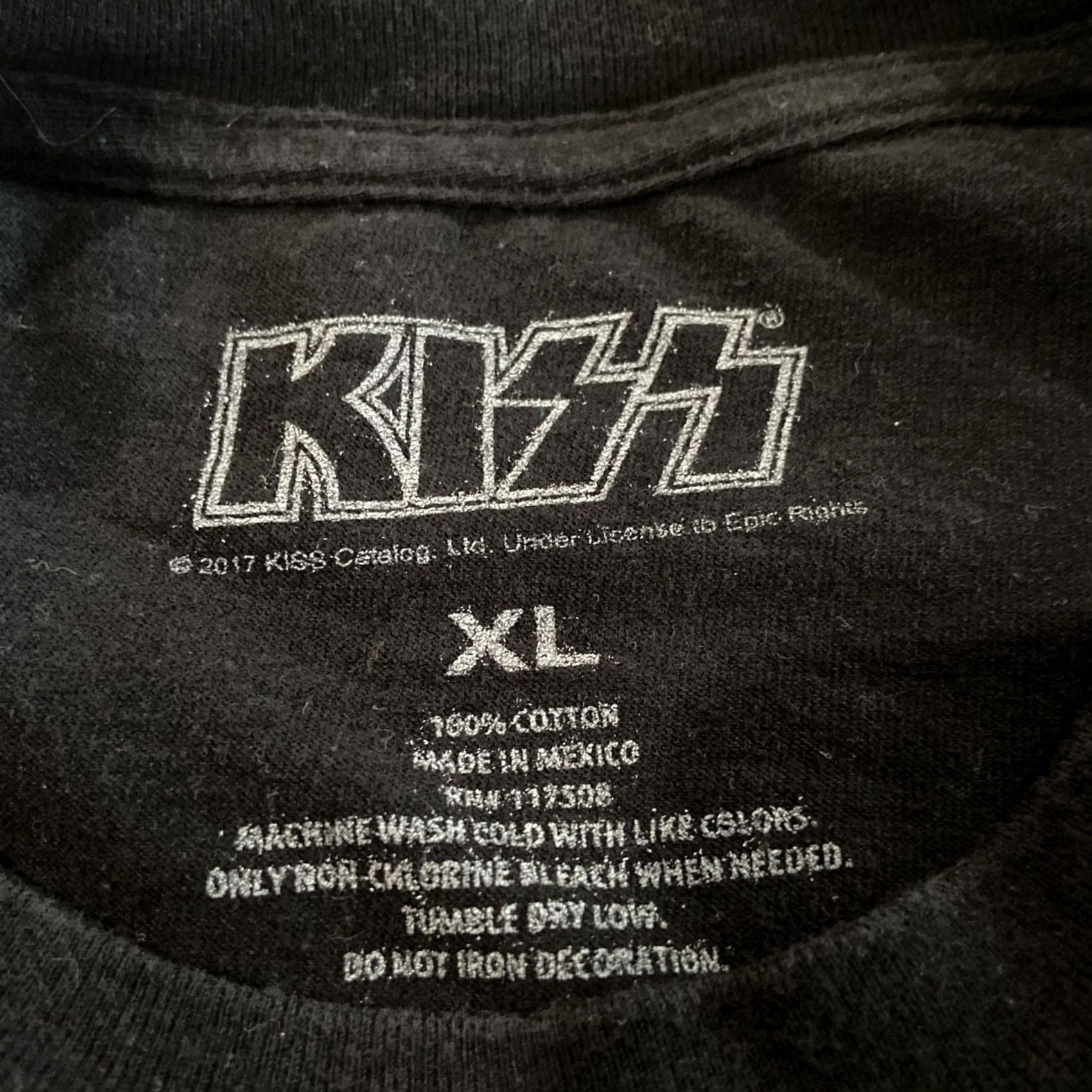 Fruit Of The Loom Kiss T-Shirt Modern Rock Band 2017 Bold Red XL Fruit of the Loom Men Short Sleeve Crew Neck Black Cotton Graphic Print Shirt Size US XL / EU 56 / 4 - 2 Thumbnail