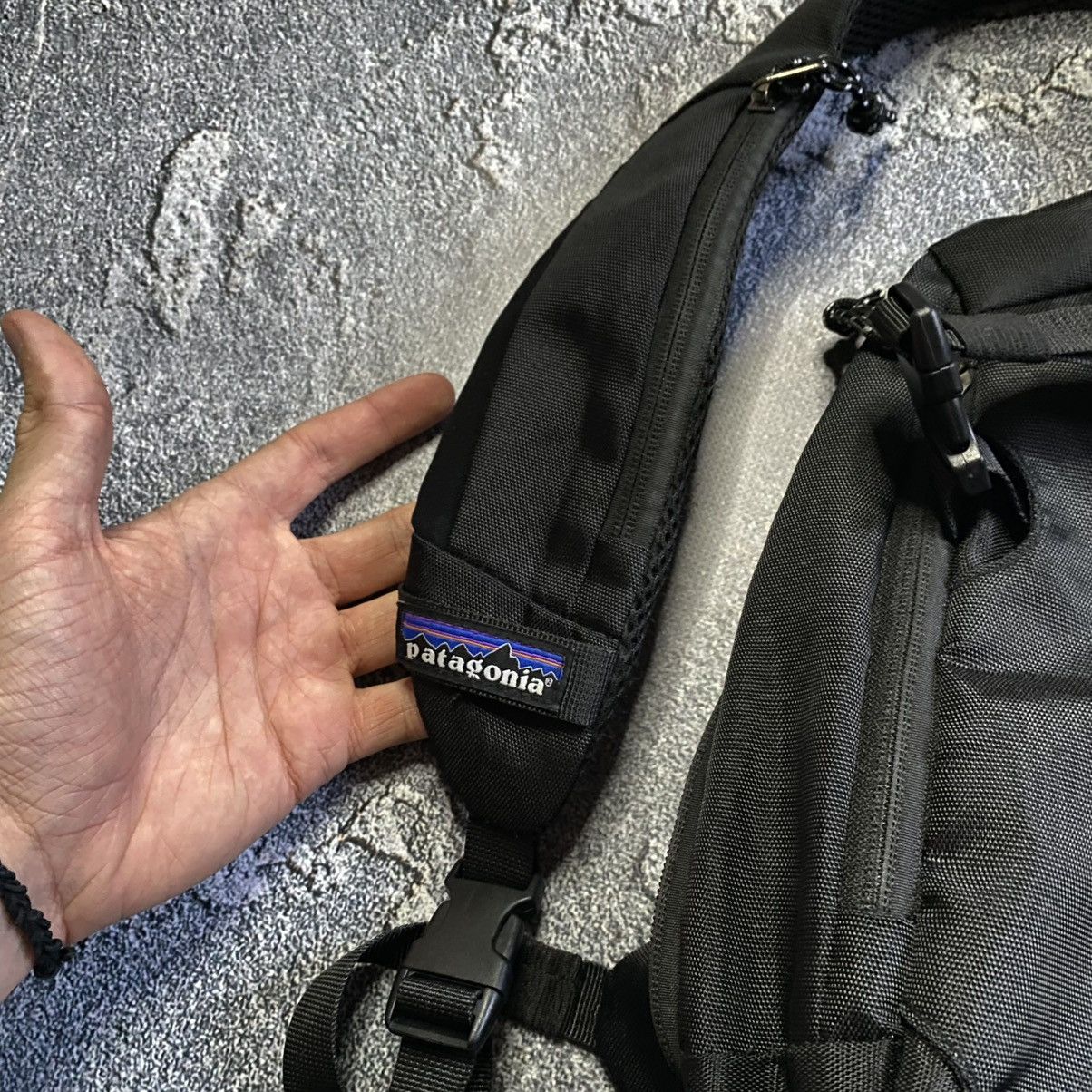 Patagonia Atom 8 L Slim Bag Patagonia Outdoor Black Unisex Vintage Bag Size ONE SIZE - 2 Thumbnail