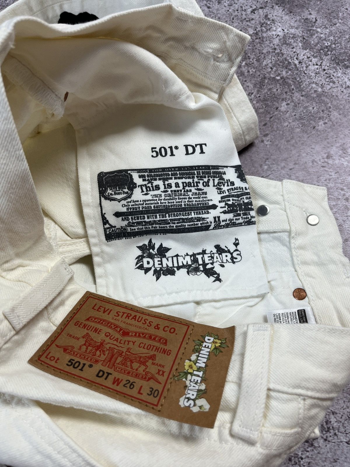 DENIM TEARS × Levi's Denim Tears x Levi's Cotton Wreath Jean White Size US 26 / EU 42 - 16 Thumbnail
