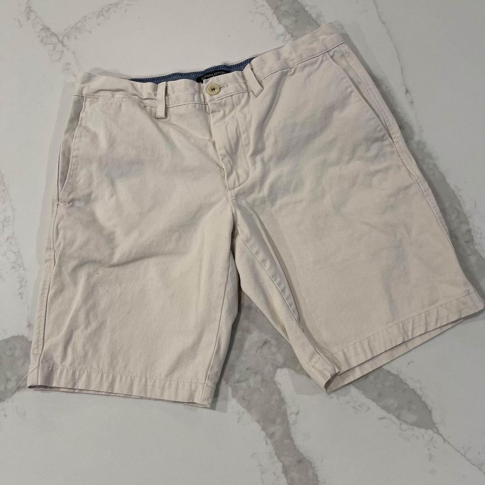 Banana Republic Banana Republic Aiden Short Ivory Shorts Men Size 31 Causal Size US 31 - 1 Thumbnail