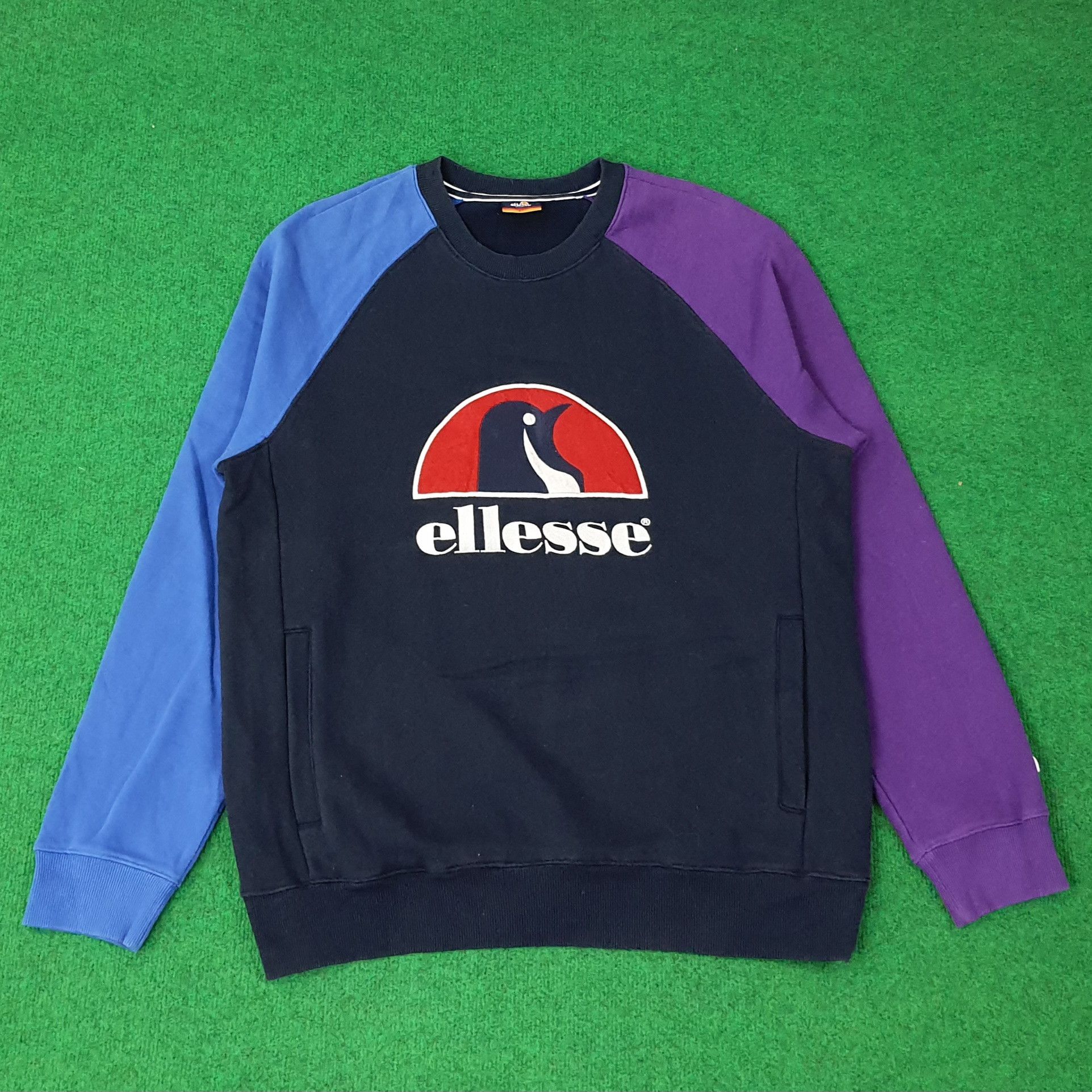Ellesse Vintage Ellesse Italian Sportwear Raglan Sweatshirt C263N3 Size US L / EU 52-54 / 3 - 1 Thumbnail