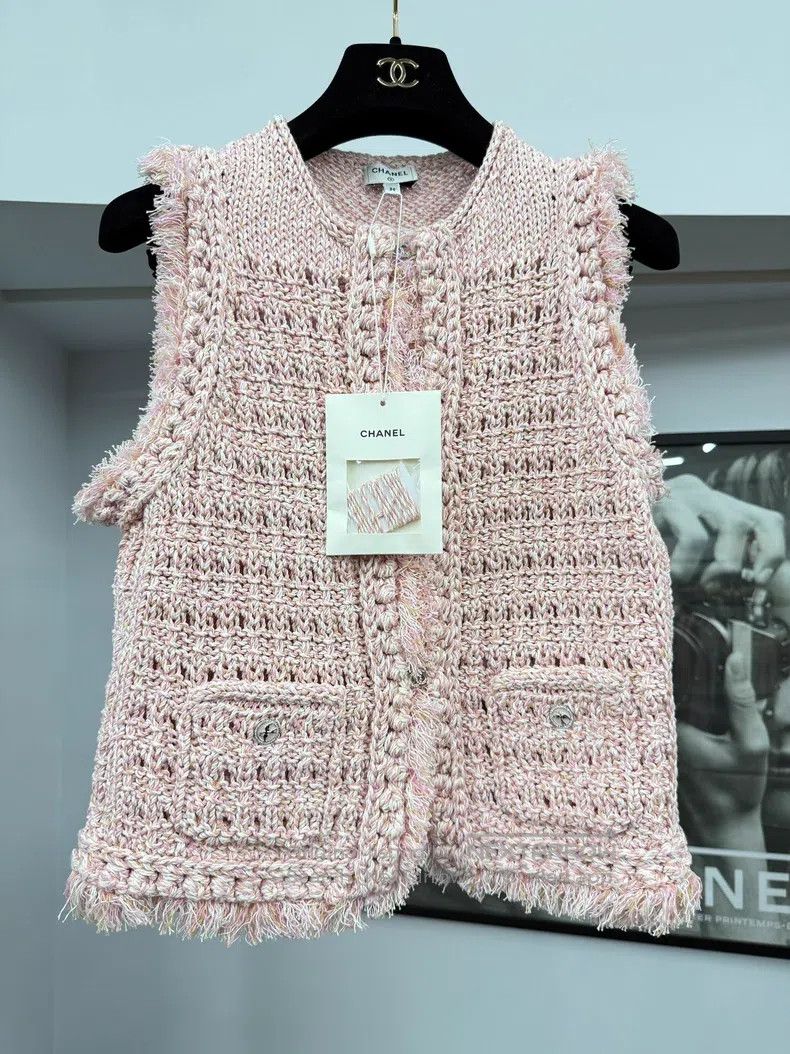 Chanel Chanel 25S pink knitted tassel vest Size XS / US 0-2 / IT 36-38 - 1 Thumbnail