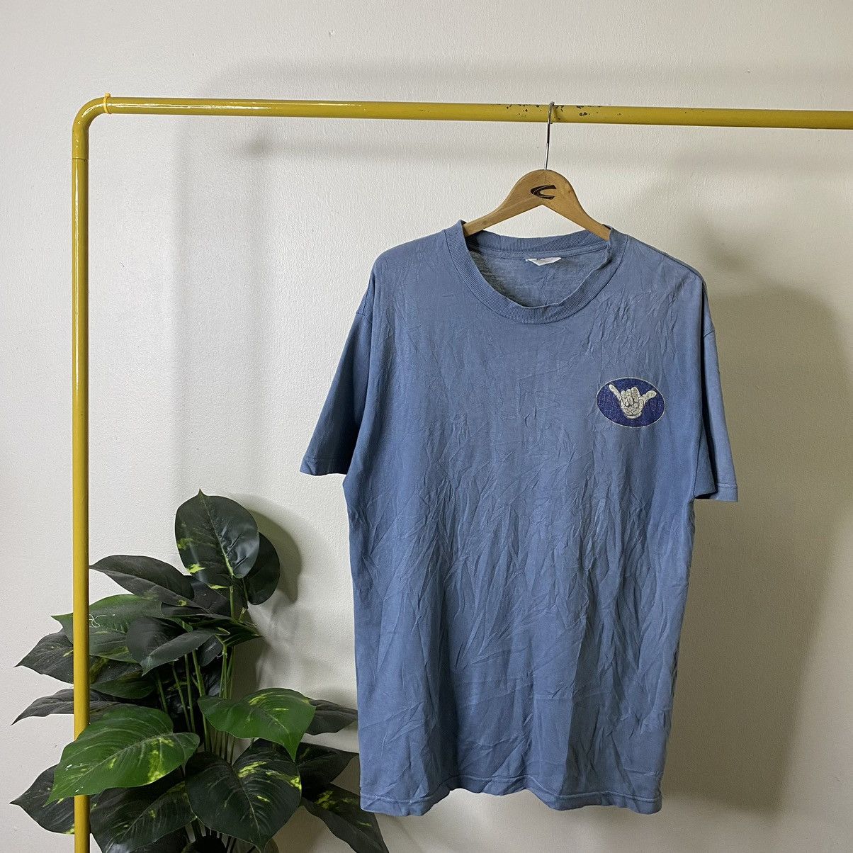 Vintage Vintage 2000s Hawaii Hang Loose Surf Style Tee Size US L / EU 52-54 / 3 - 6 Thumbnail