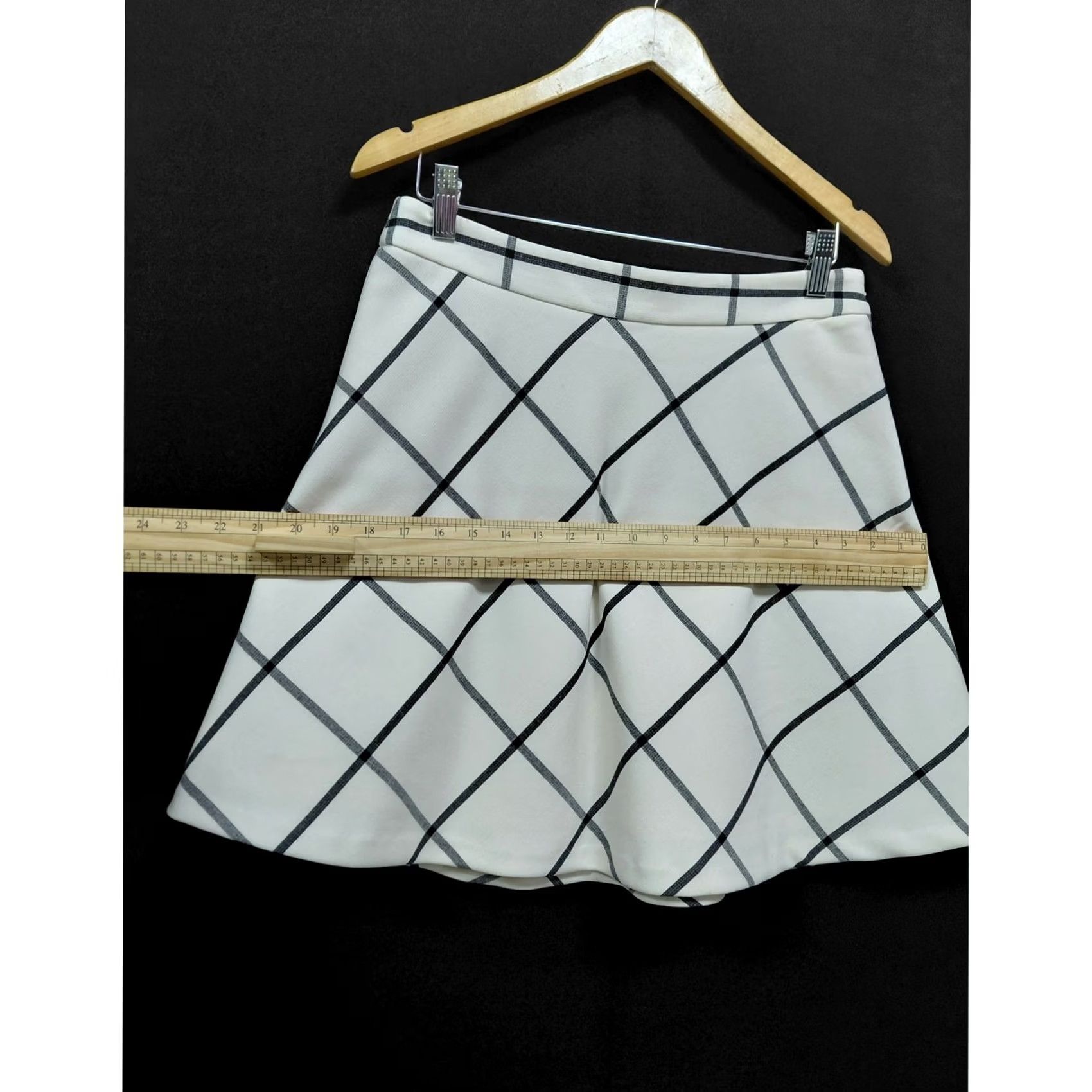 Loft LOFT Black White Plaid Skirt Women Size 6 Lightweight Flare Knee Length Casual Workwear Size 28" / US 6 / IT 42 - 5 Thumbnail