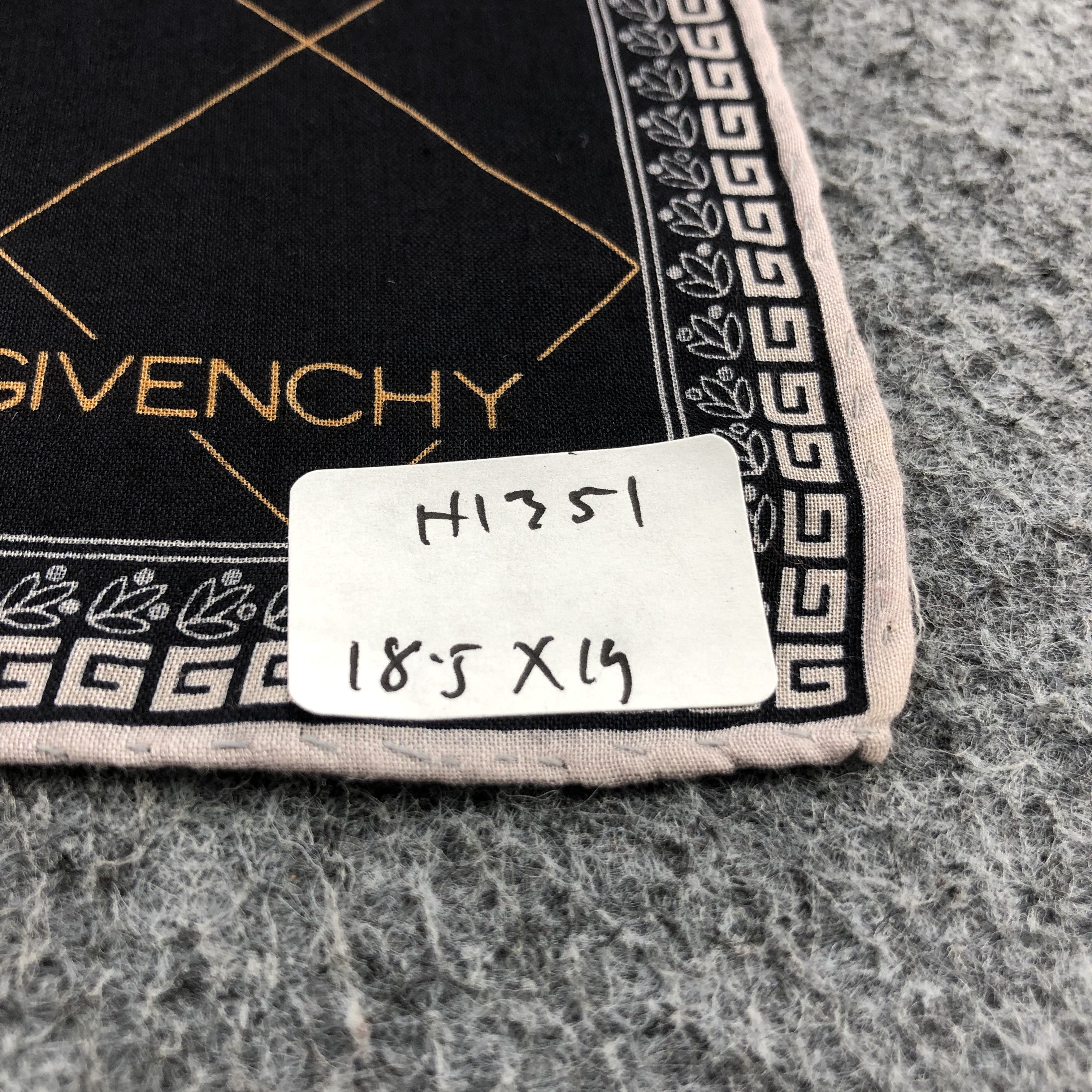 Givenchy Givenchy Handkerchief Neckerchief Bandana H1351 Size ONE SIZE - 7 Thumbnail