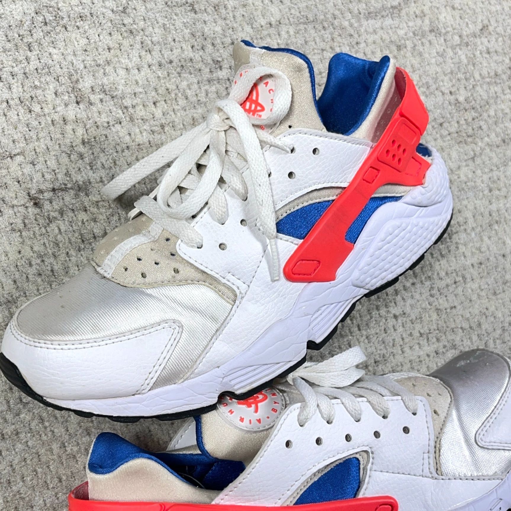 Nike Nike Air Huarache Ultramarine Mens Size 8 White Blue Orange 2017 318429-112 Sneaker Casual Activewear Footwear Size US 8 / EU 41 - 2 Thumbnail
