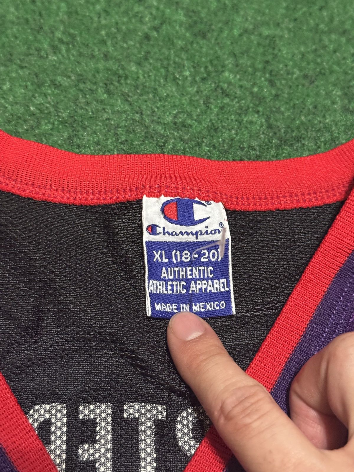 Champion Vintage 90s Toronto Raptors Vince Carter #15 Retro Jersey Size US M / EU 48-50 / 2 - 5 Thumbnail