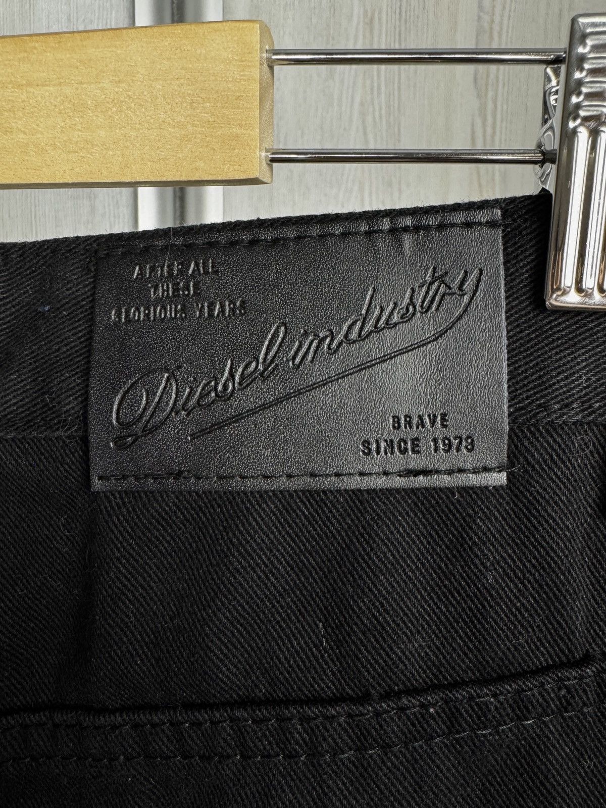 Diesel Diesel vintage zip pocket black big logo denim jeans y2k Size US 31 - 11 Thumbnail
