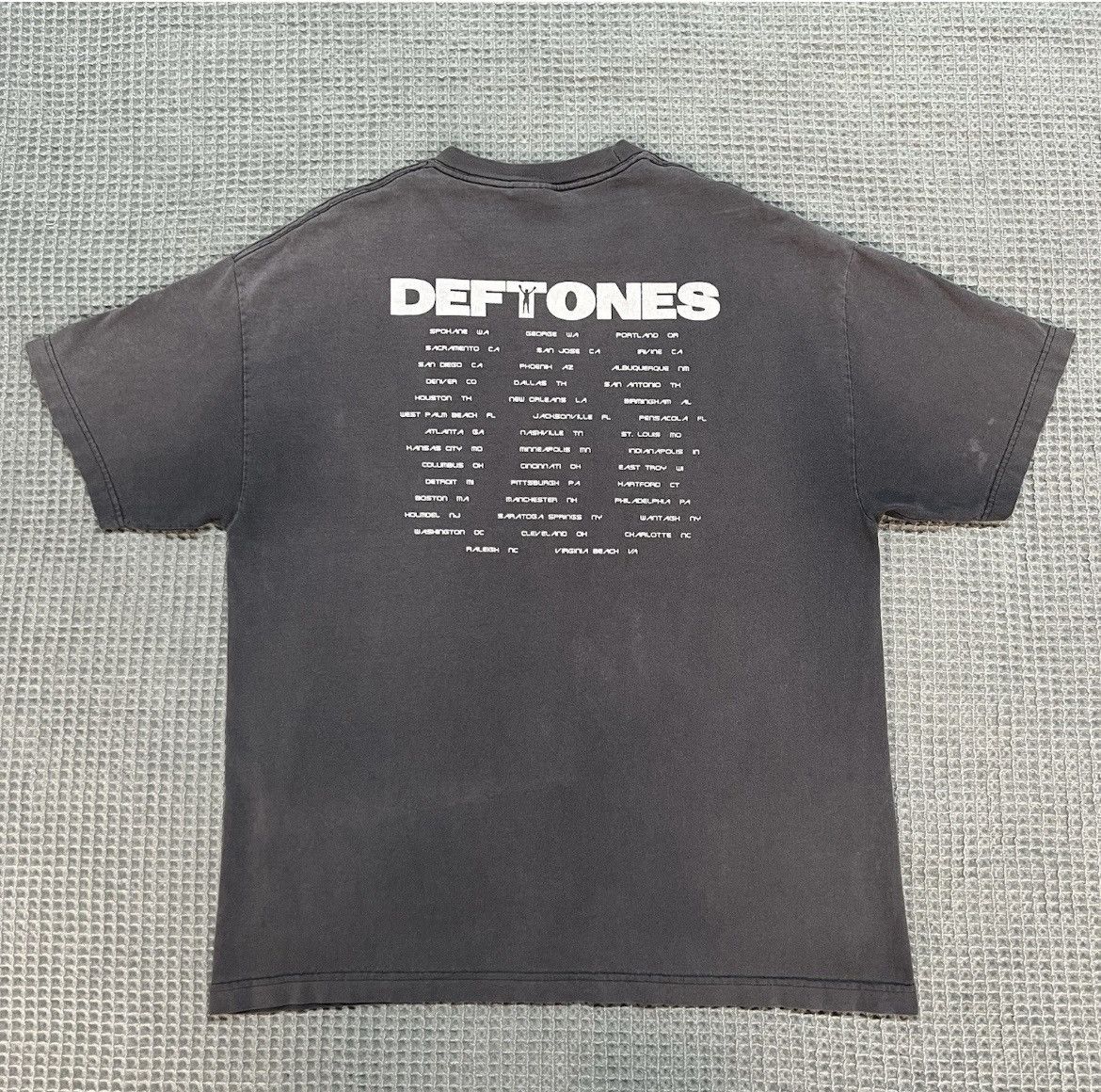 Vintage 2000s Sunfaded Deftones White Pony Tour Shirt XL Size US XL / EU 56 / 4 - 2 Thumbnail