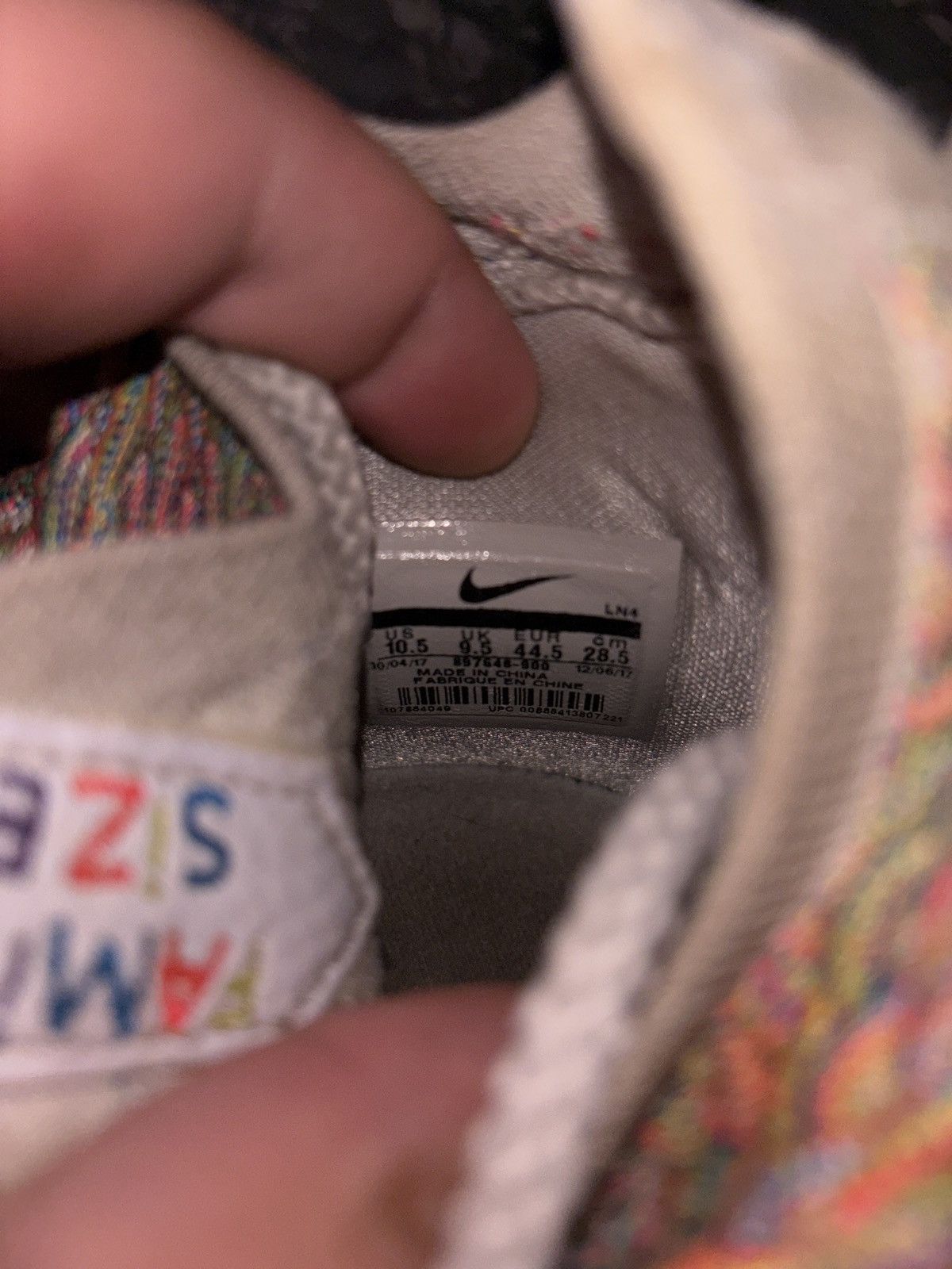 Other Lebron 15 fruity pebbles Size US 10.5 / EU 43-44 - 6 Thumbnail