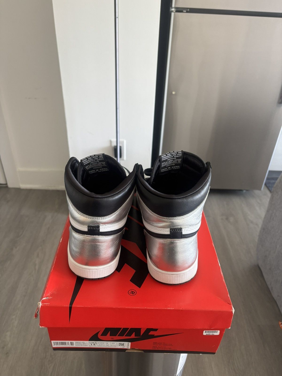 Jordan Brand Jordan 1 Retro “Silver Toe” Size US 13 / EU 46 - 4 Thumbnail