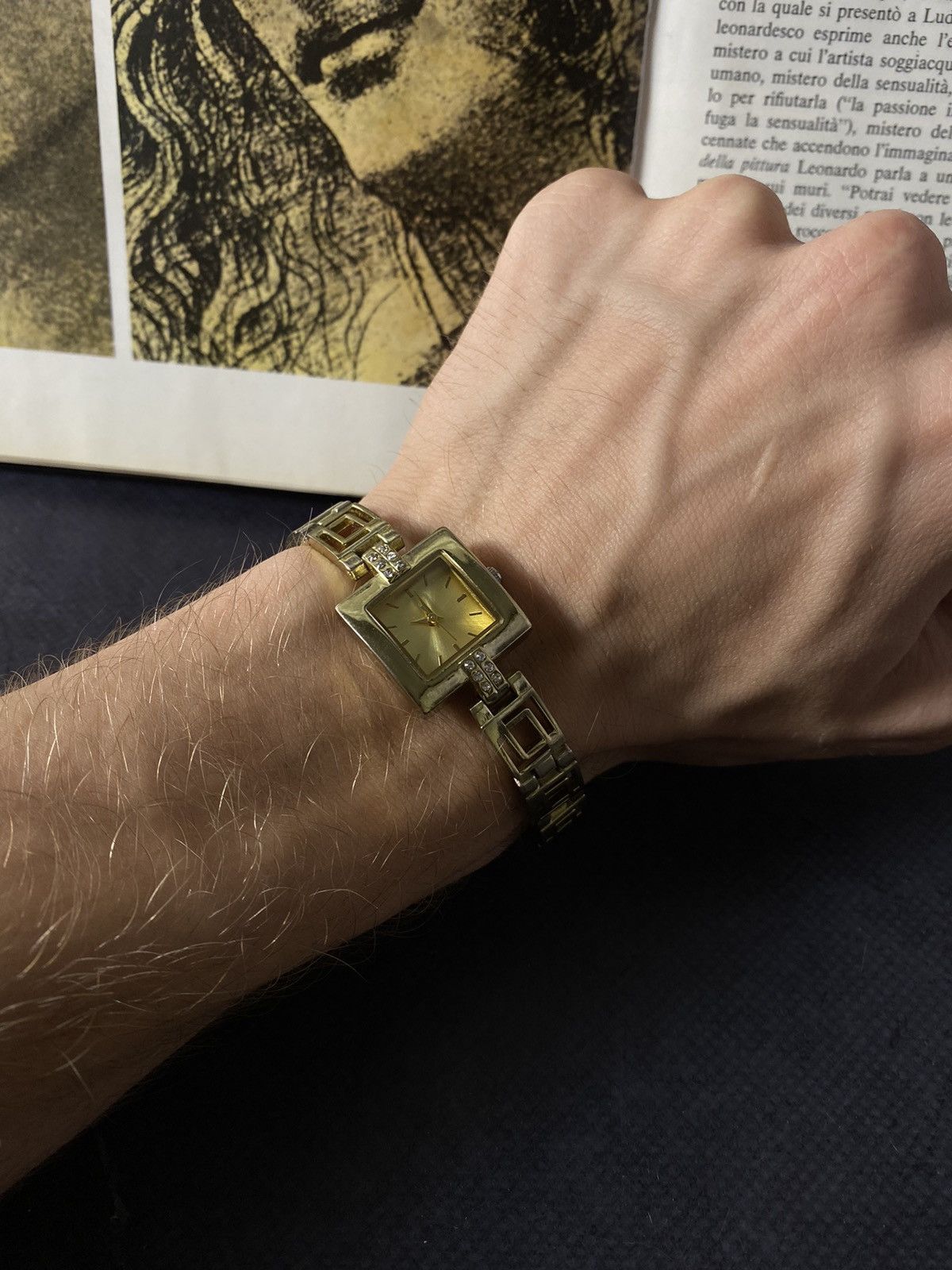 Japanese Brand Elegant Avon Quartz Watch - Gold Tone, Tested Working Size ONE SIZE - 9 Thumbnail