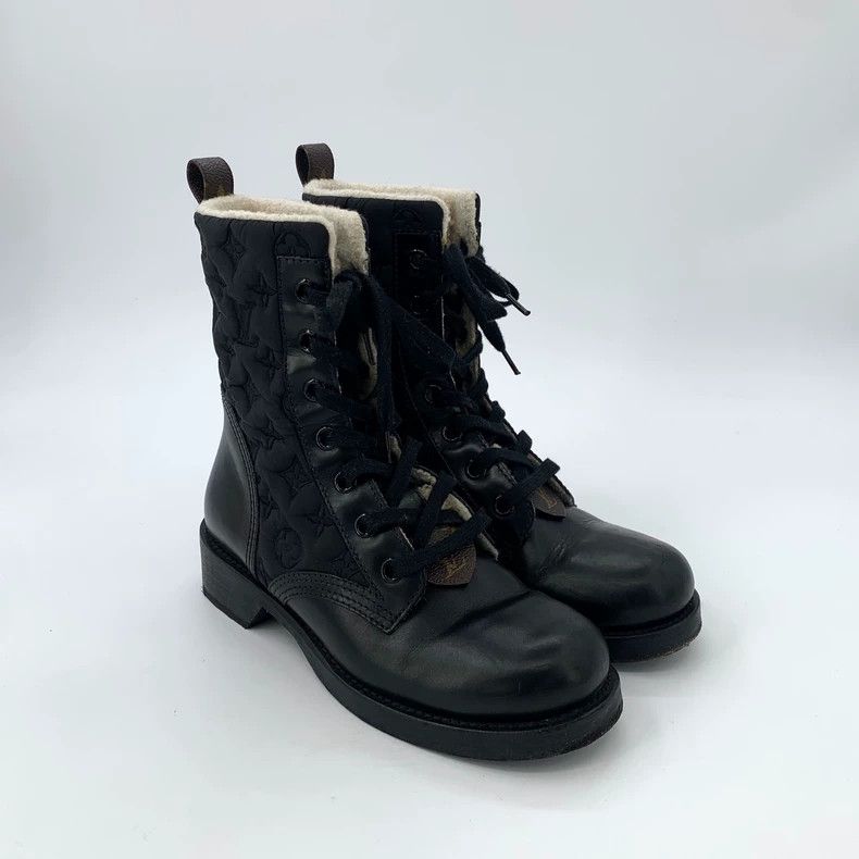 Louis Vuitton Louis Vuitton Black logo embossed lace-up Doc Martens boot Size US 7.5 / IT 37.5 - 2 Thumbnail