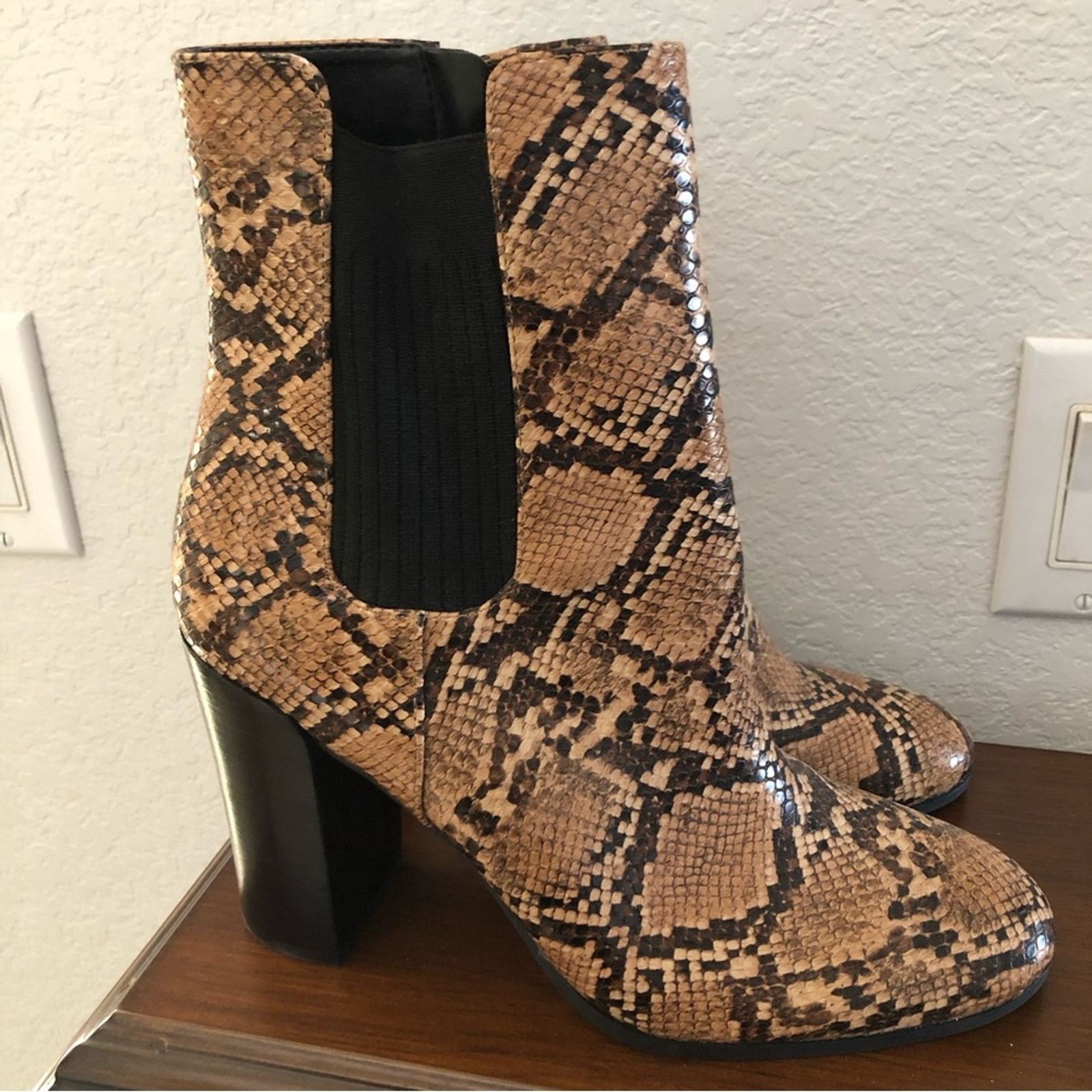 Kenneth Cole Kenneth Cole New York snake print chunky heel boot 10 Size US 10 / IT 40 - 3 Thumbnail