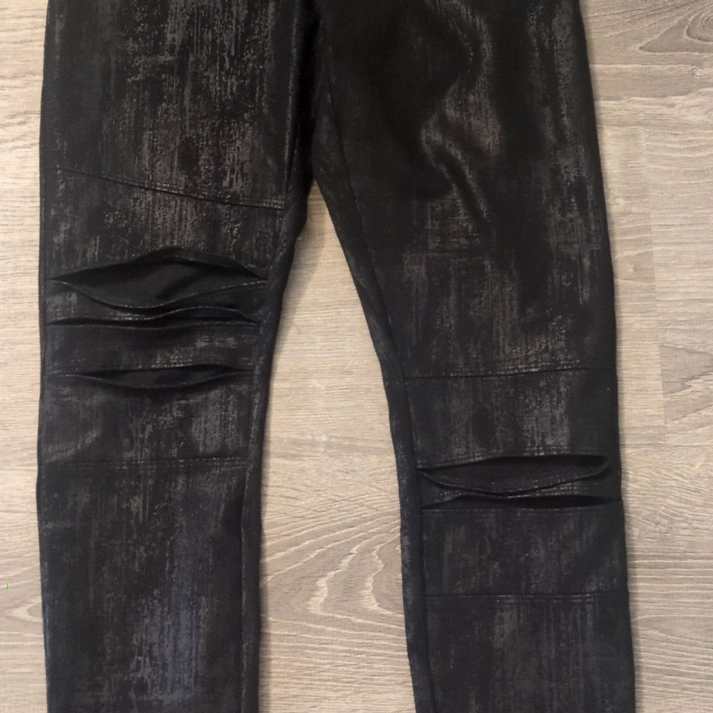 Other LYSSÉ Liquid Black Legging Shred Knee Size XS Size 25" / US 0 / IT 36 - 7 Thumbnail