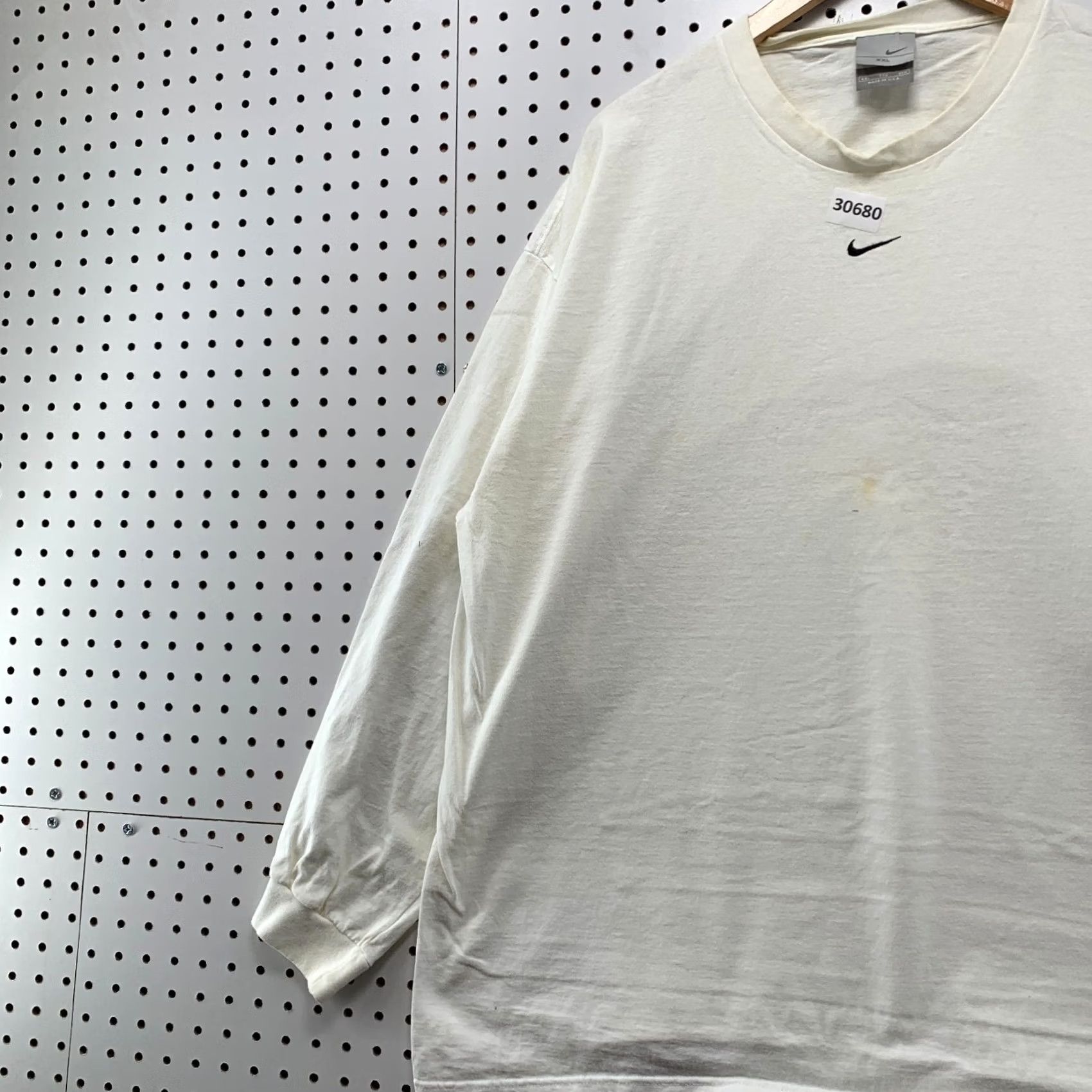 Nike VINTAGE Nike Center Shirt Mens 2XL Embroidered Center Swoosh White USA T-Shirt Size US XXL / EU 58 / 5 - 3 Thumbnail