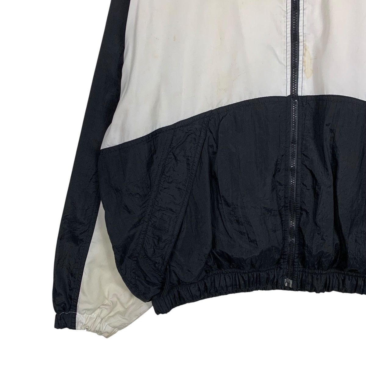 Nike Vintage Nike Big Logo Swoosh Windbreaker Jacket Size US L / EU 52-54 / 3 - 4 Thumbnail