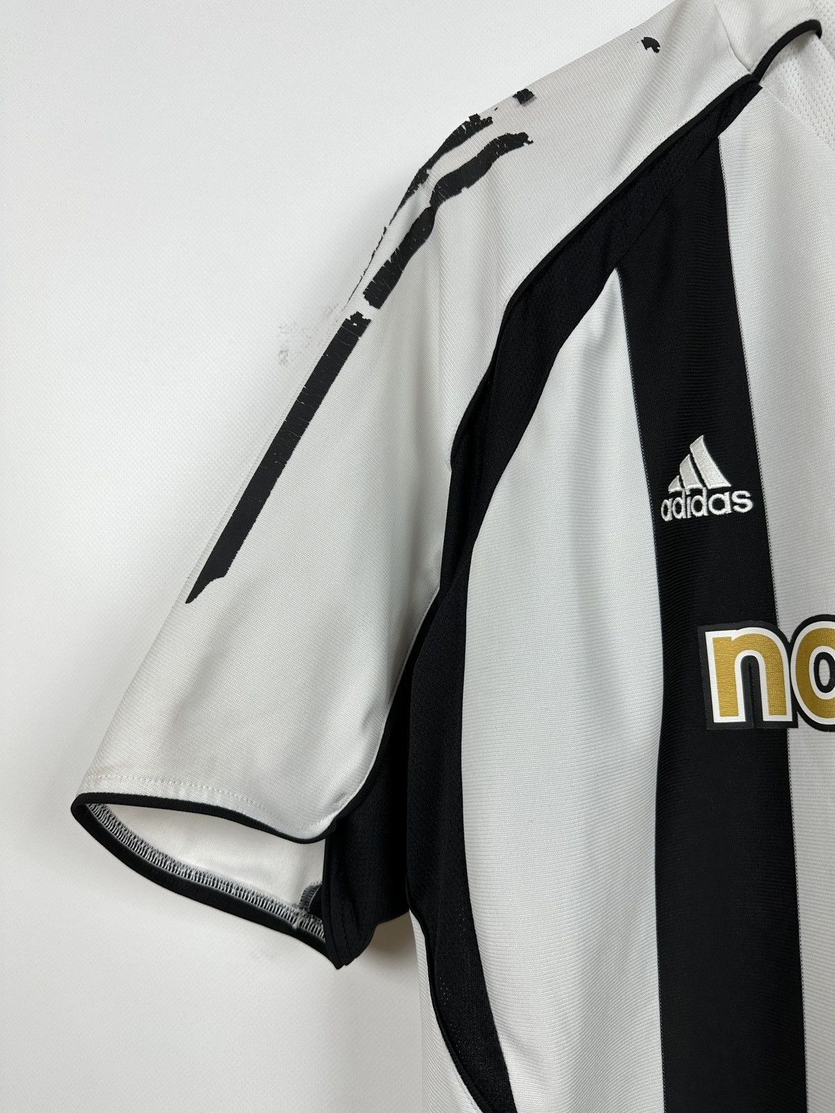Adidas 2005/07 Adidas Newcastle United Vintage Soccer Jersey Size US L / EU 52-54 / 3 - 6 Thumbnail