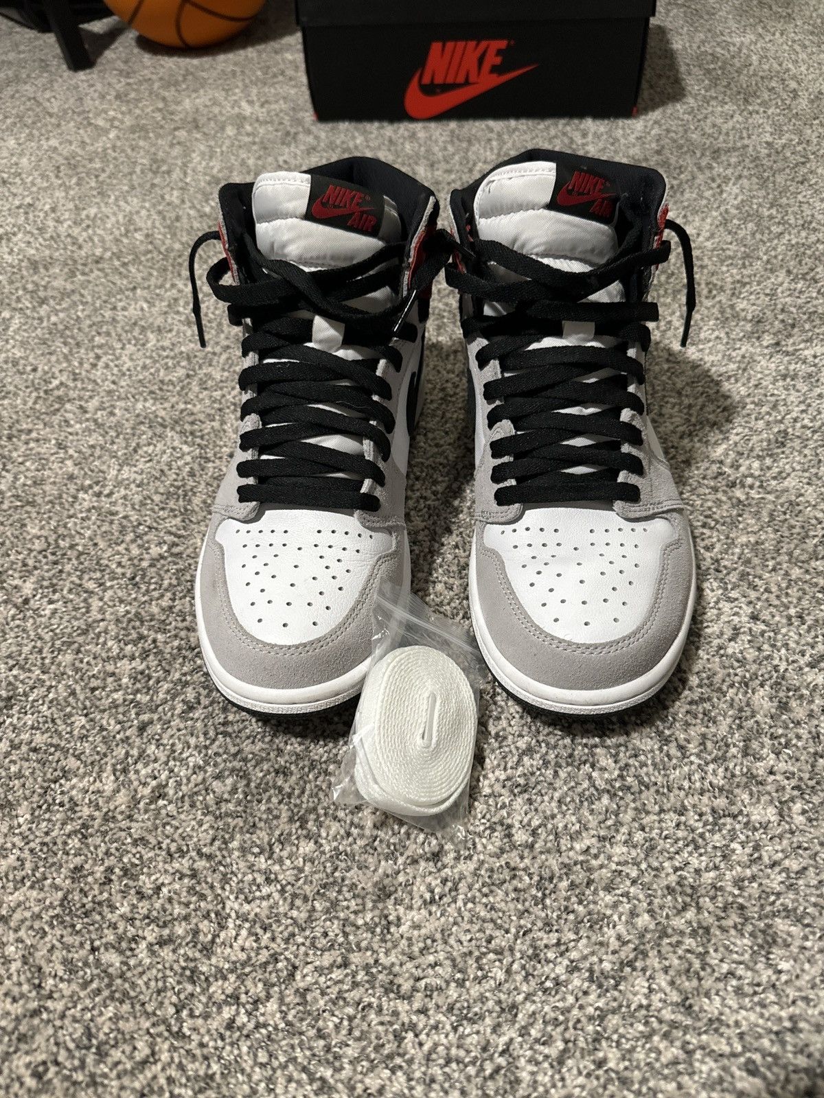Jordan Brand × Nike Air Jordan 1 Retro High Og “Smoke Grey” Size US 9 / EU 42 - 3 Thumbnail