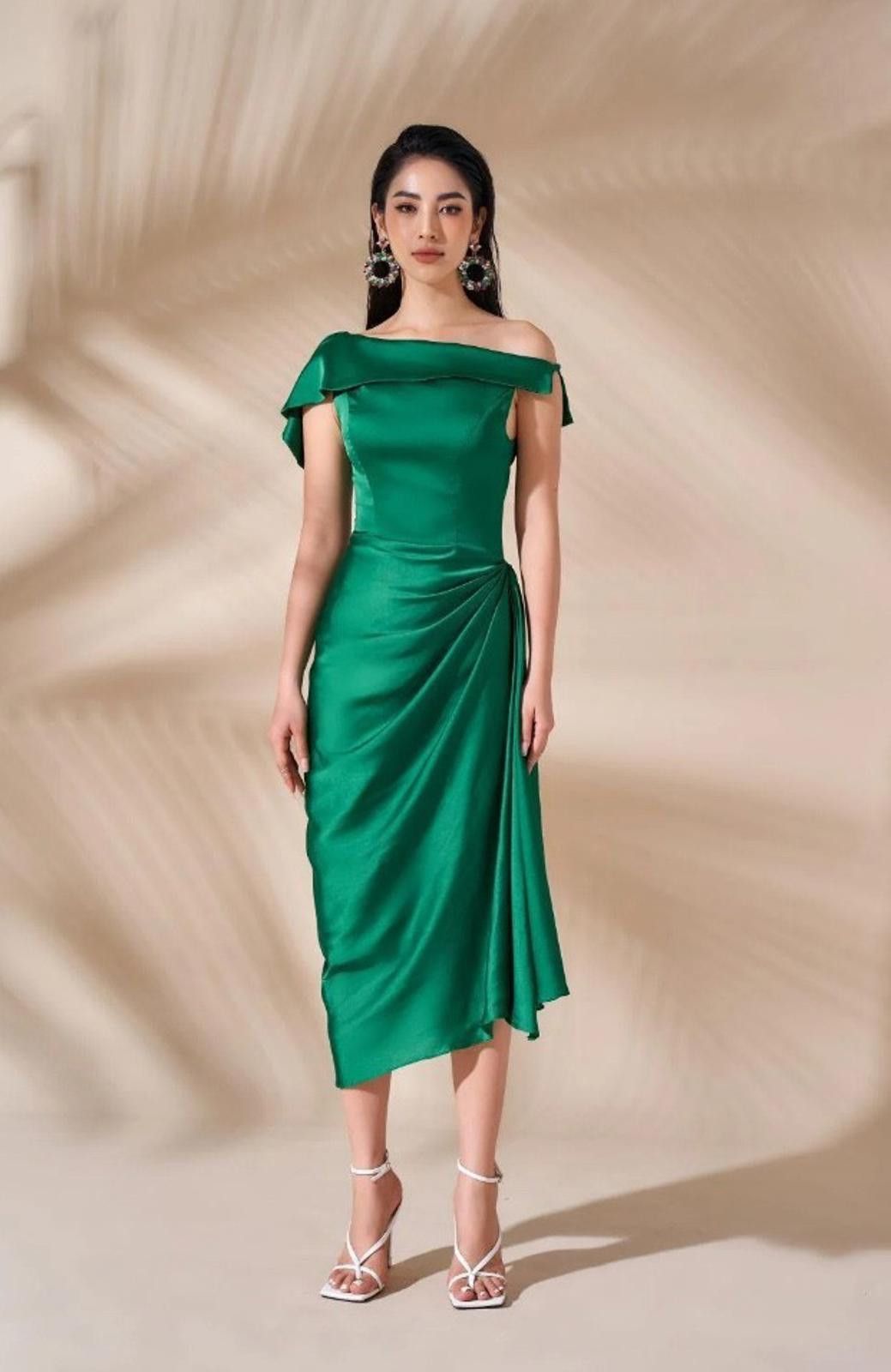 AMITY Asymmetric Neck Dress in Emerald Green (MEDIUM)
